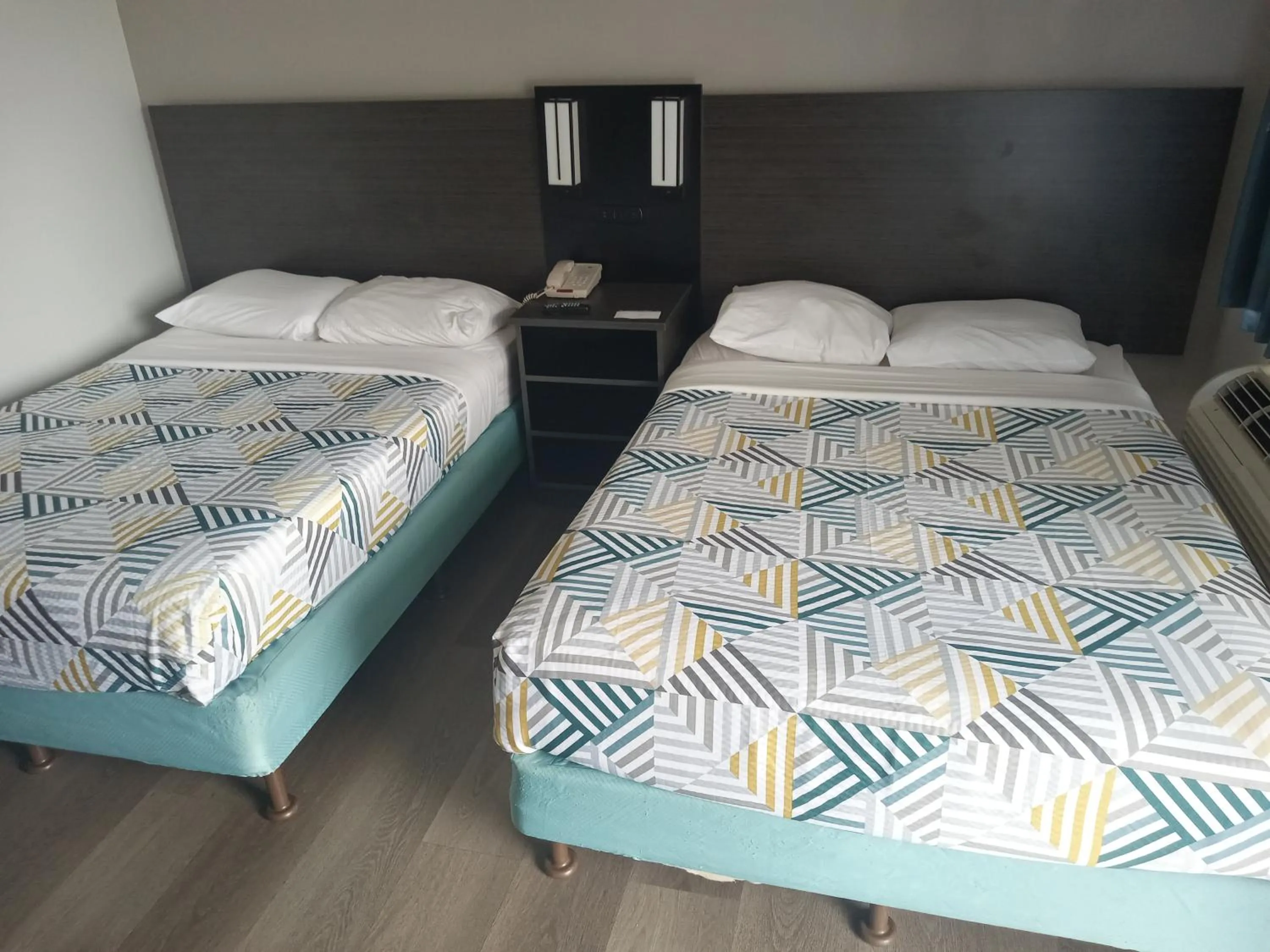 Deluxe Quadruple Room in Motel 6-Laurel, DC - Washington Northeast