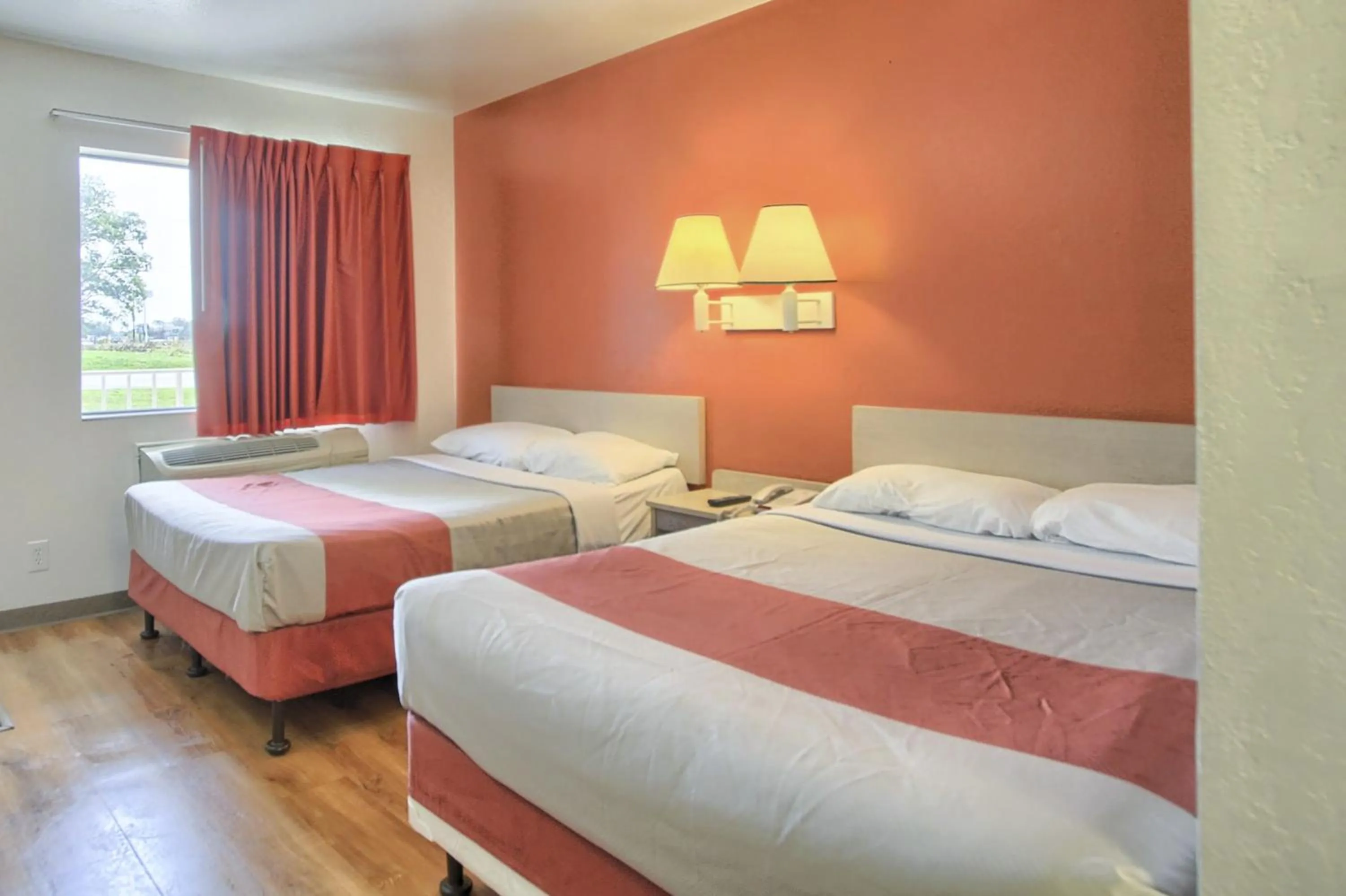 Deluxe Quadruple Room - single occupancy in Motel 6-New Cumberland, PA - Harrisburg - Hershey South