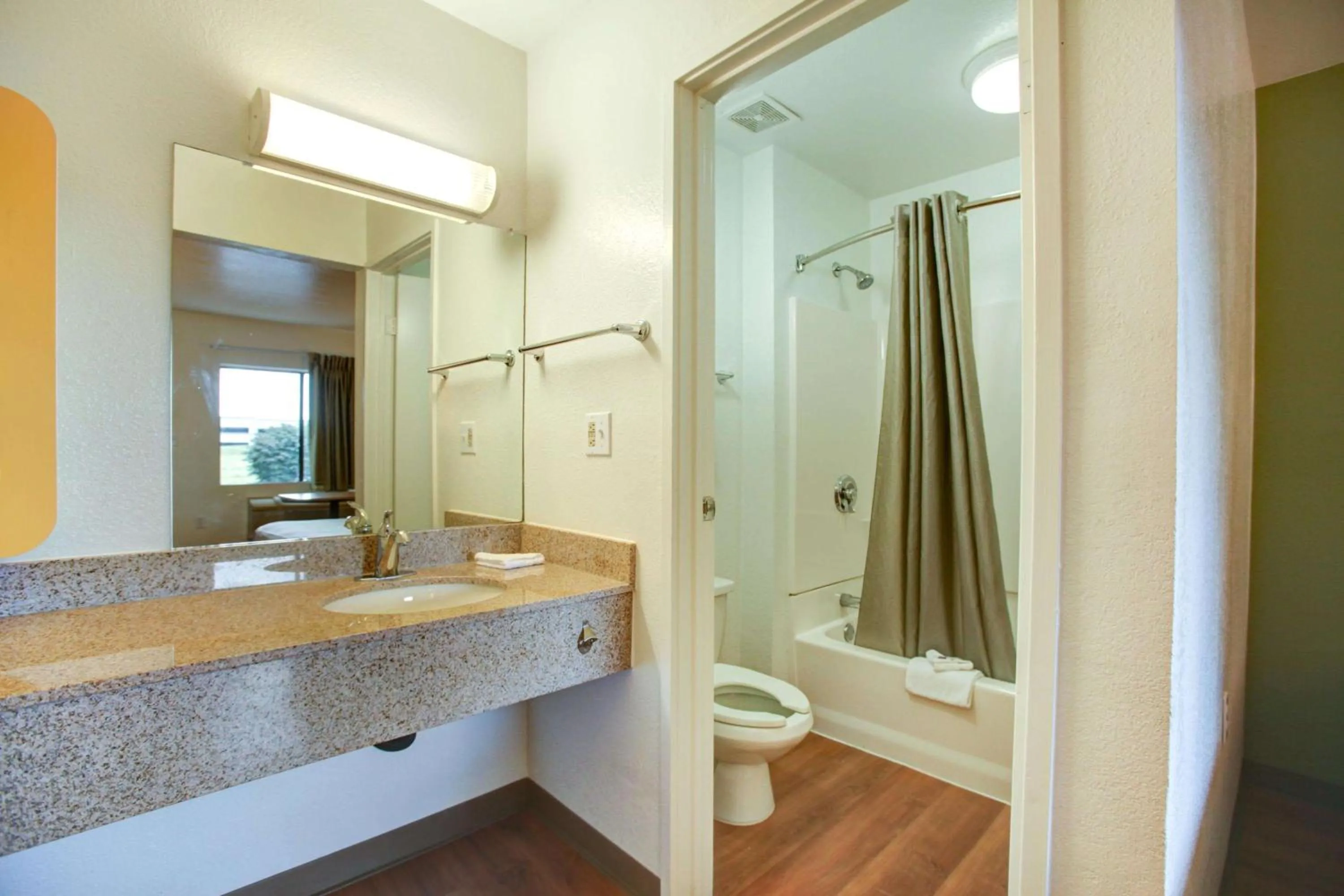 Quadruple Room in Motel 6-Elkton, MD