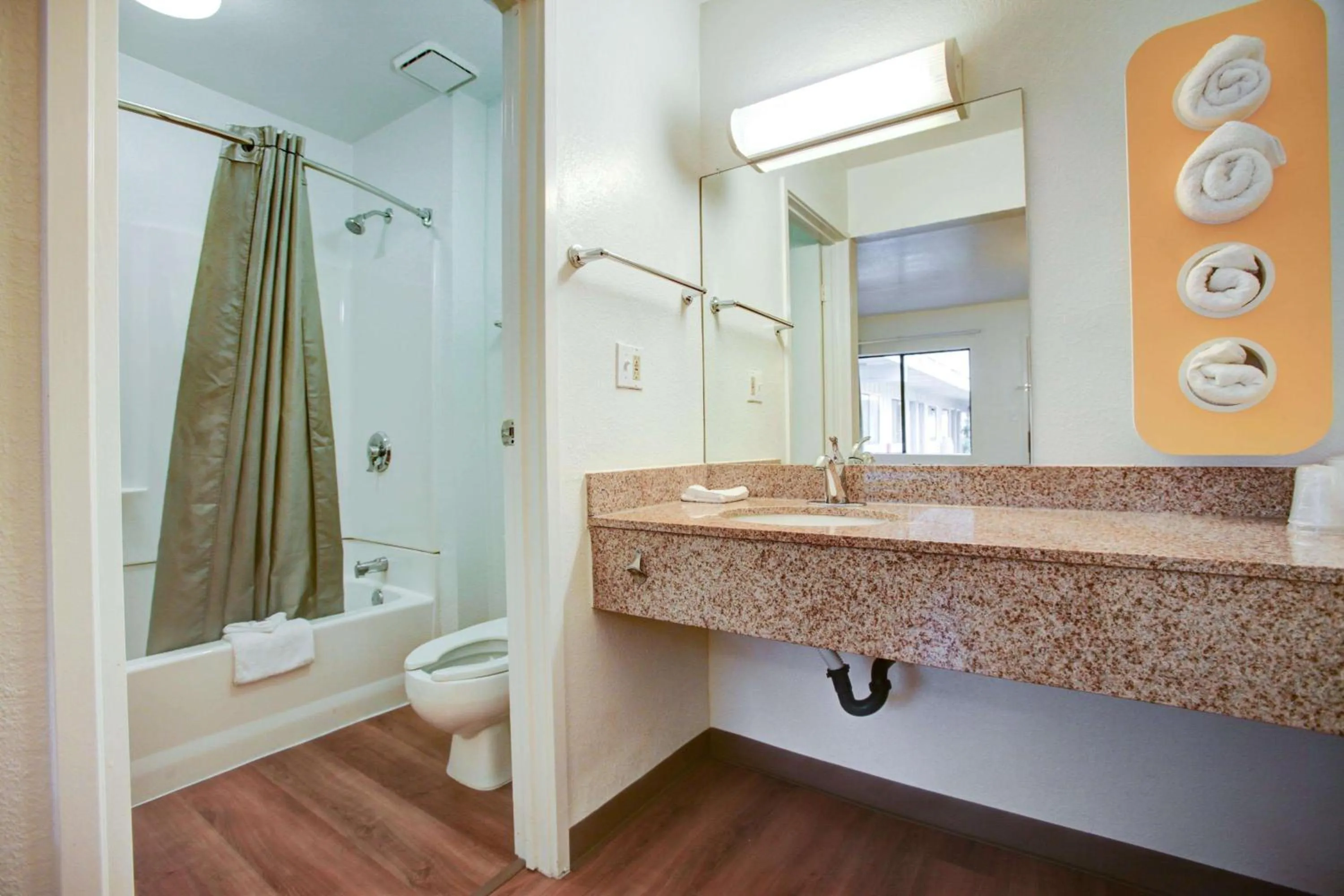 King Room - Smoking  in Motel 6-Elkton, MD