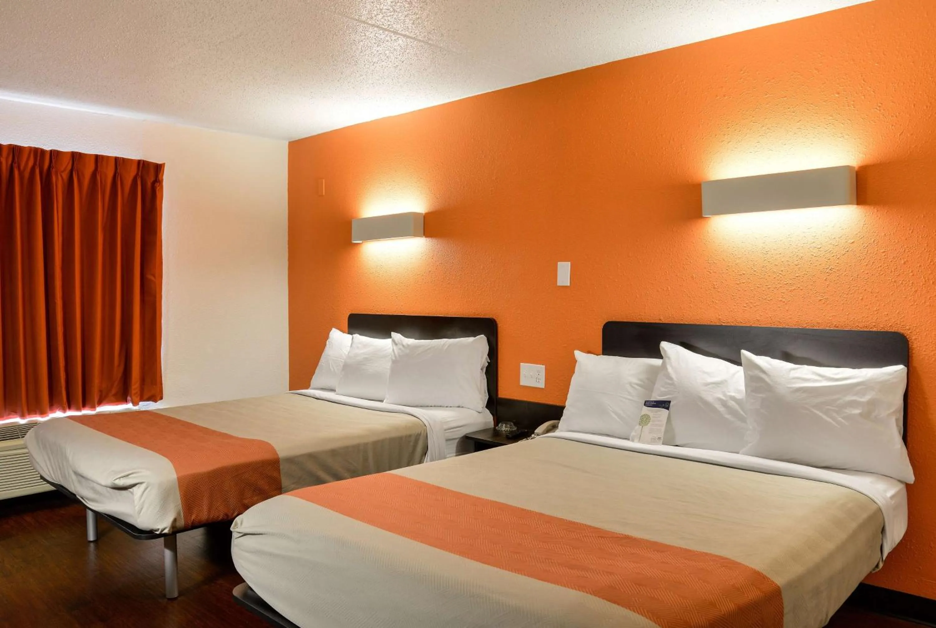 Deluxe Quadruple Room - Non-Smoking in Motel 6-Toledo, OH