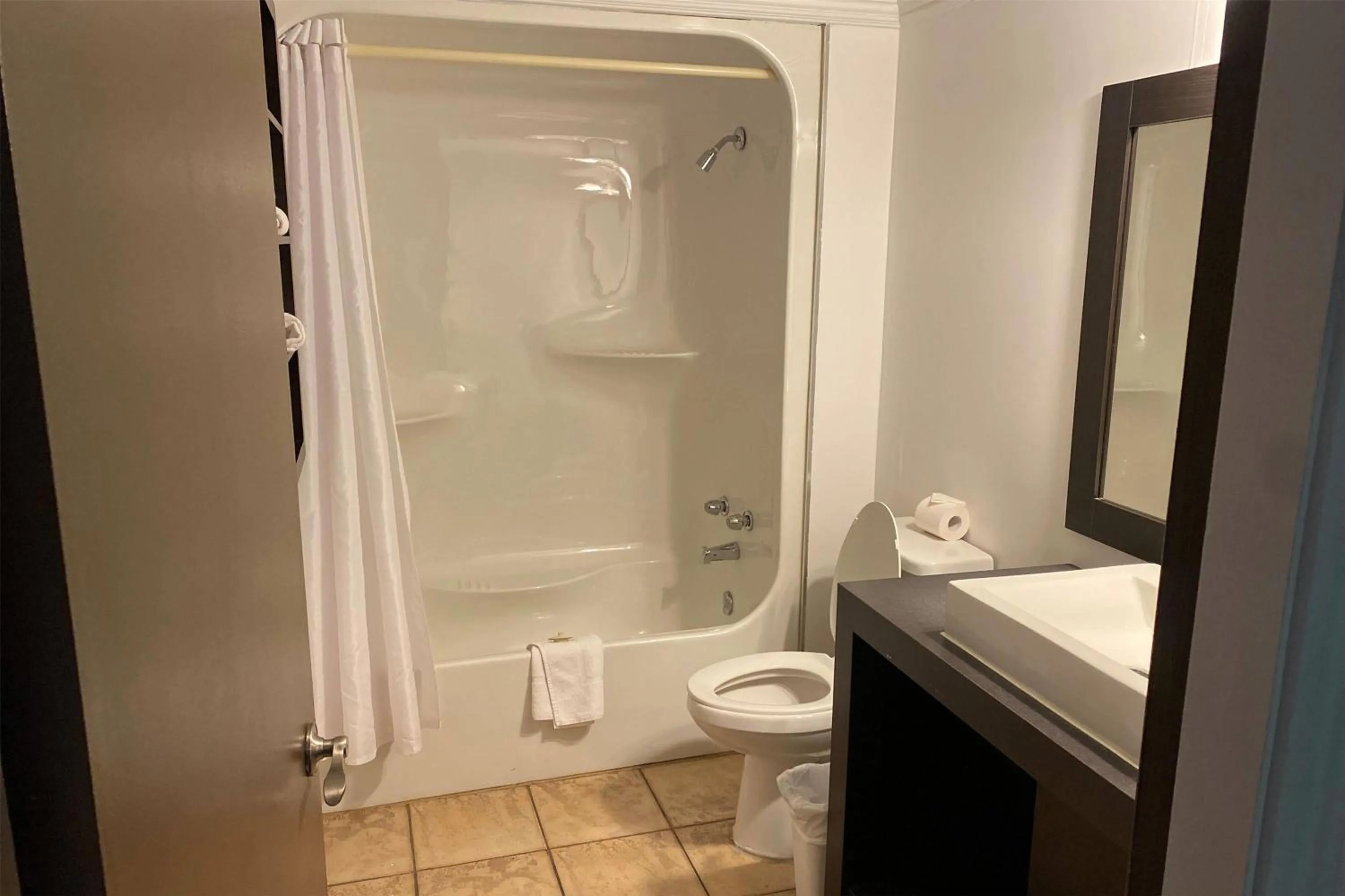 King Room - Non-Smoking in Ramada by Wyndham Laval