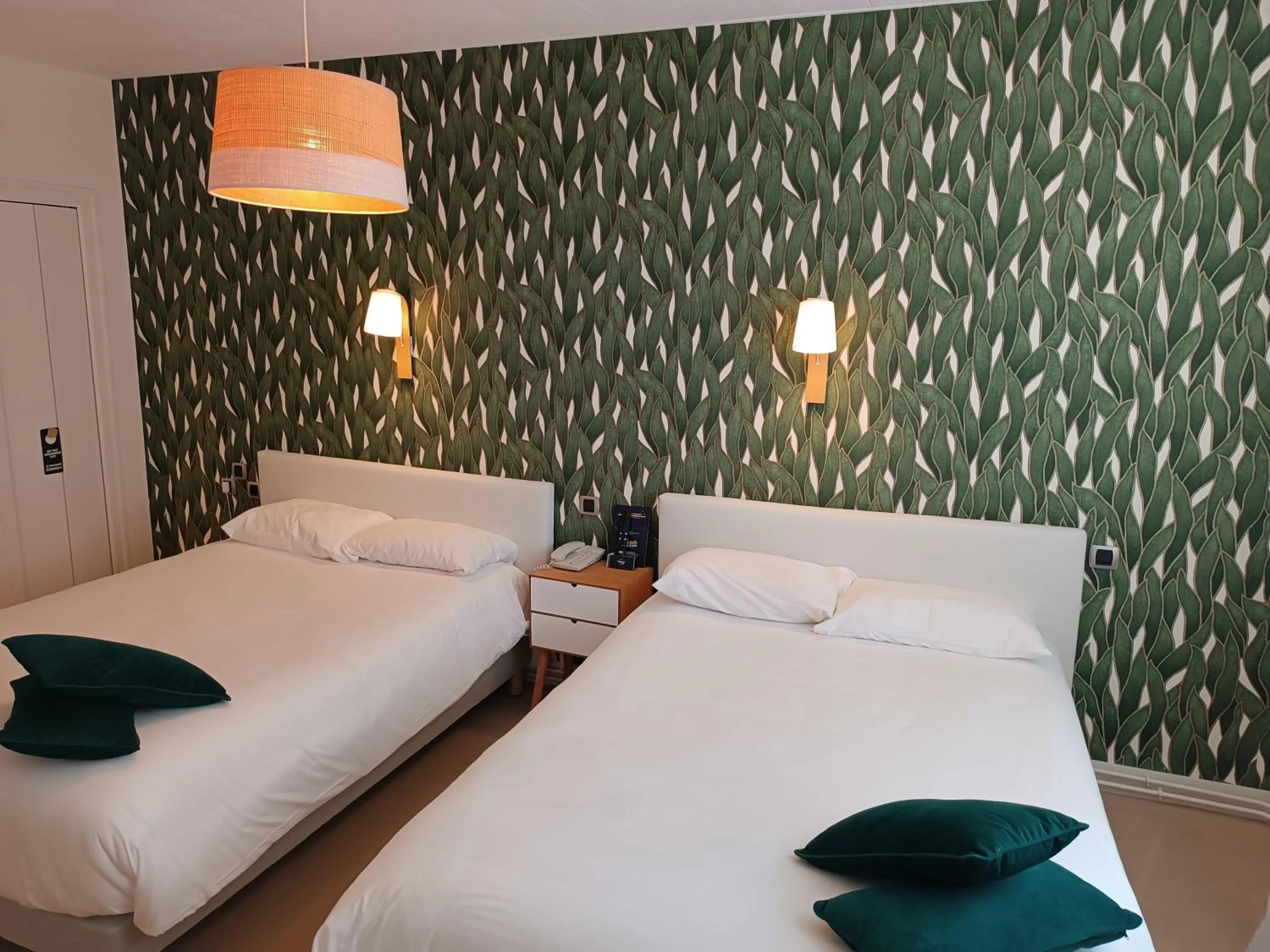 Quadruple Room in Contact Hôtel des Deux Moulins Limoges - Proche de la gare