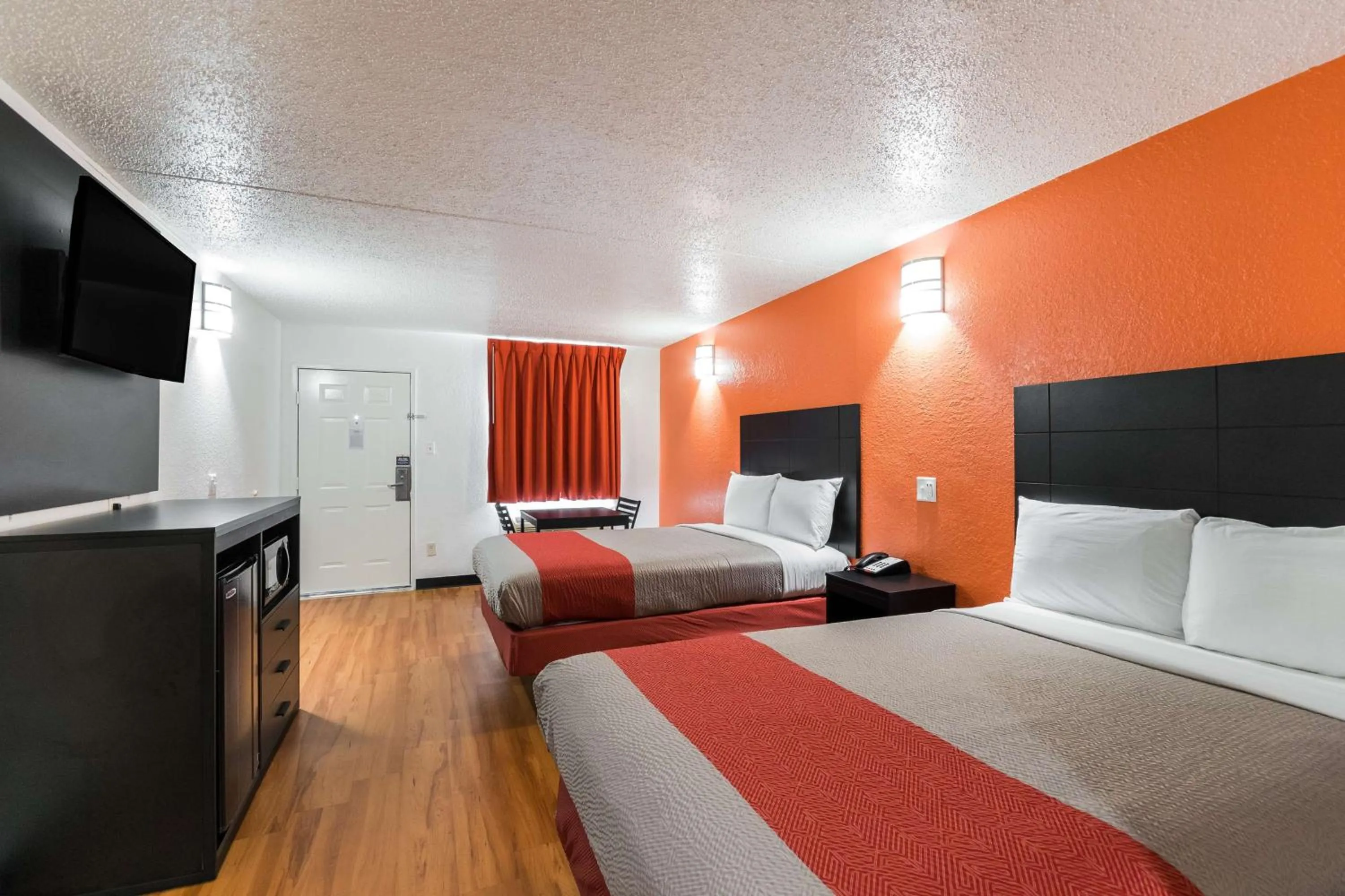 Quadruple Room - single occupancy - Non-Smoking in Motel 6-Houston, TX - Brookhollow
