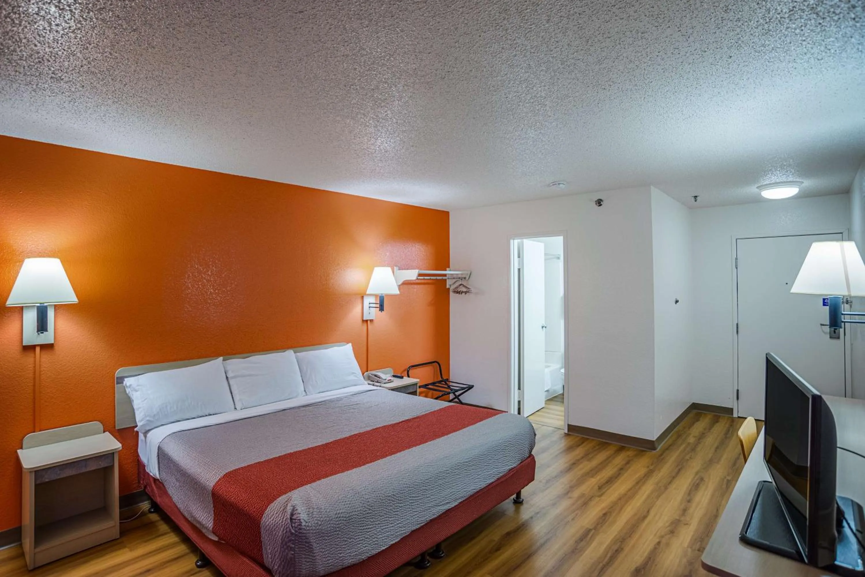 Deluxe King Room in Motel 6 Tucson, AZ - North