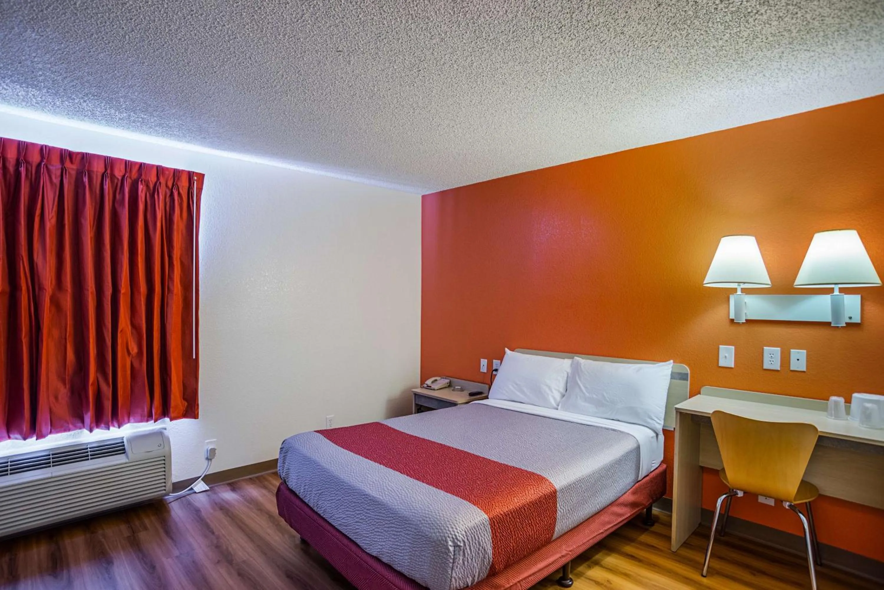 King Room in Motel 6 Tucson, AZ - North