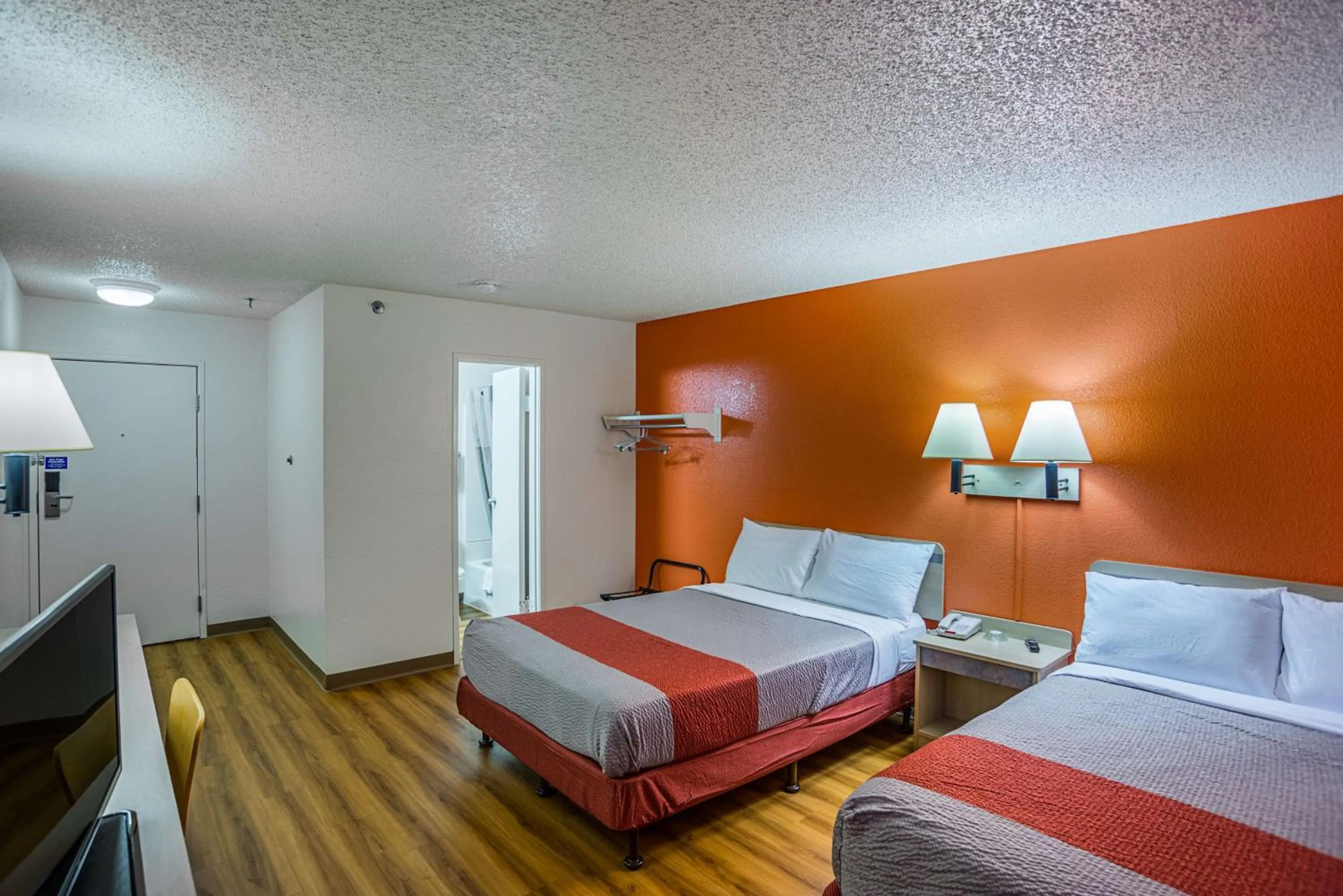 Quadruple Room - Disability Access - Roll in Shower in Motel 6 Tucson, AZ - North