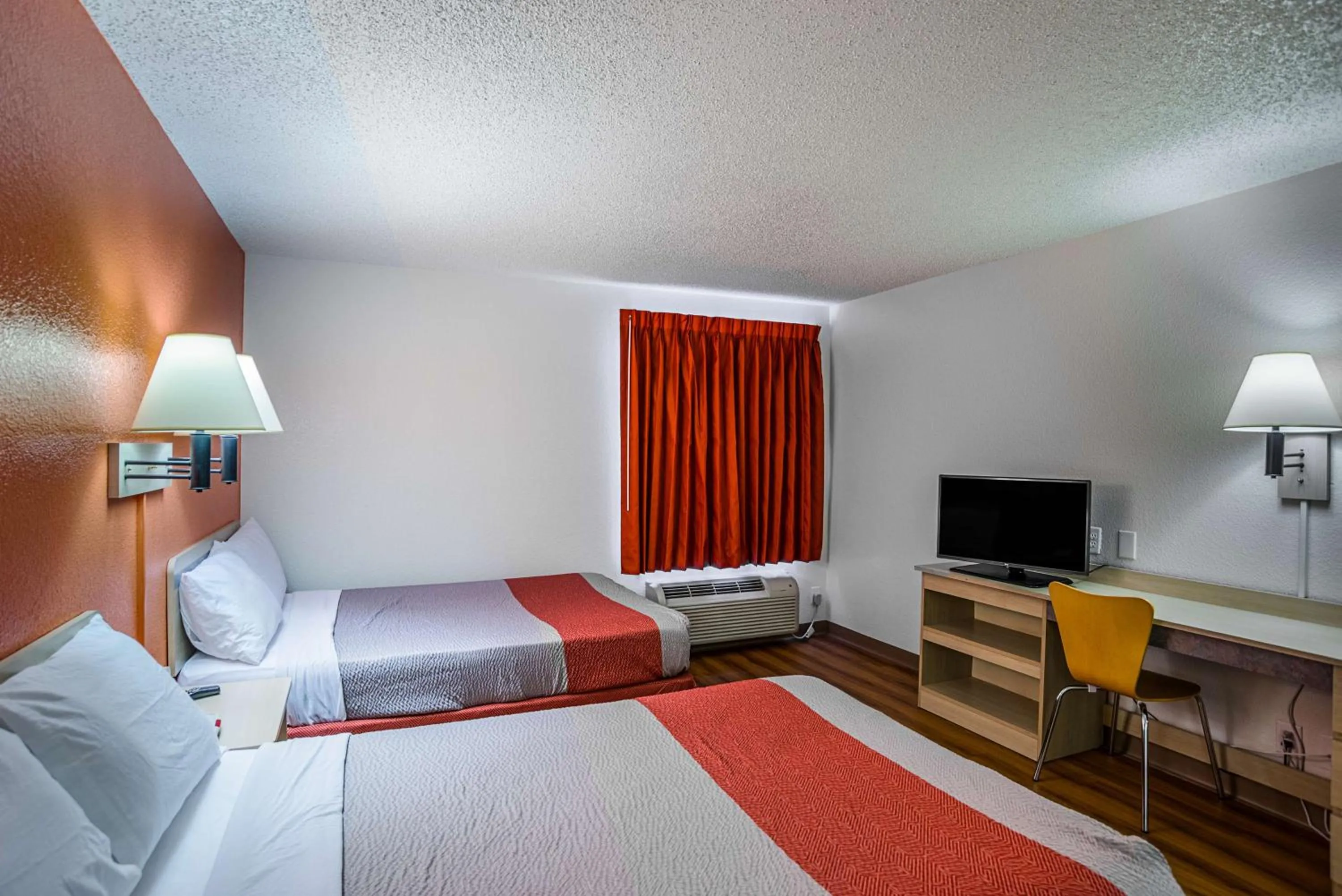 Deluxe Quadruple Room in Motel 6 Tucson, AZ - North