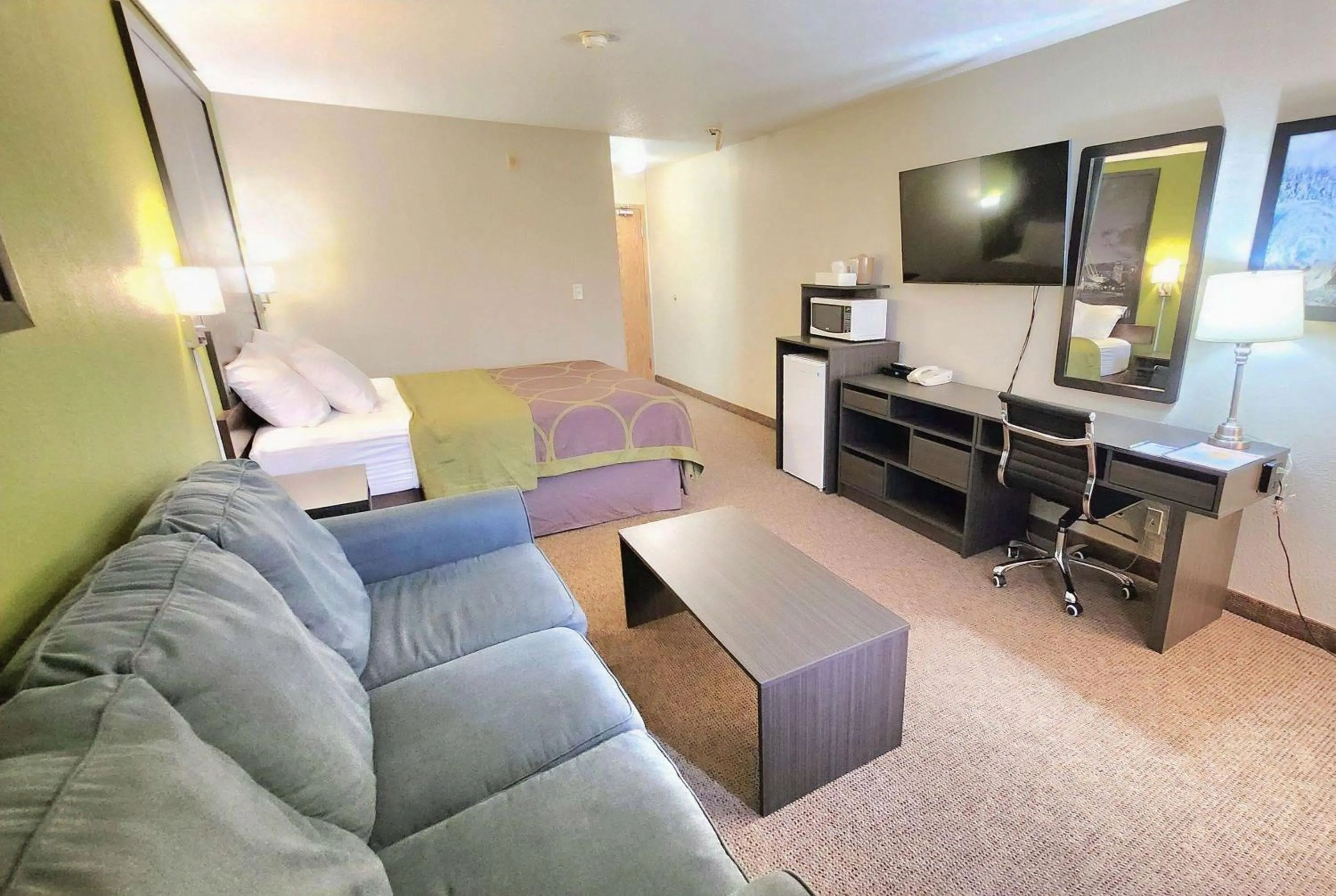 Business Queen Room - Non-Smoking in Super 8 by Wyndham Portage La Prairie MB