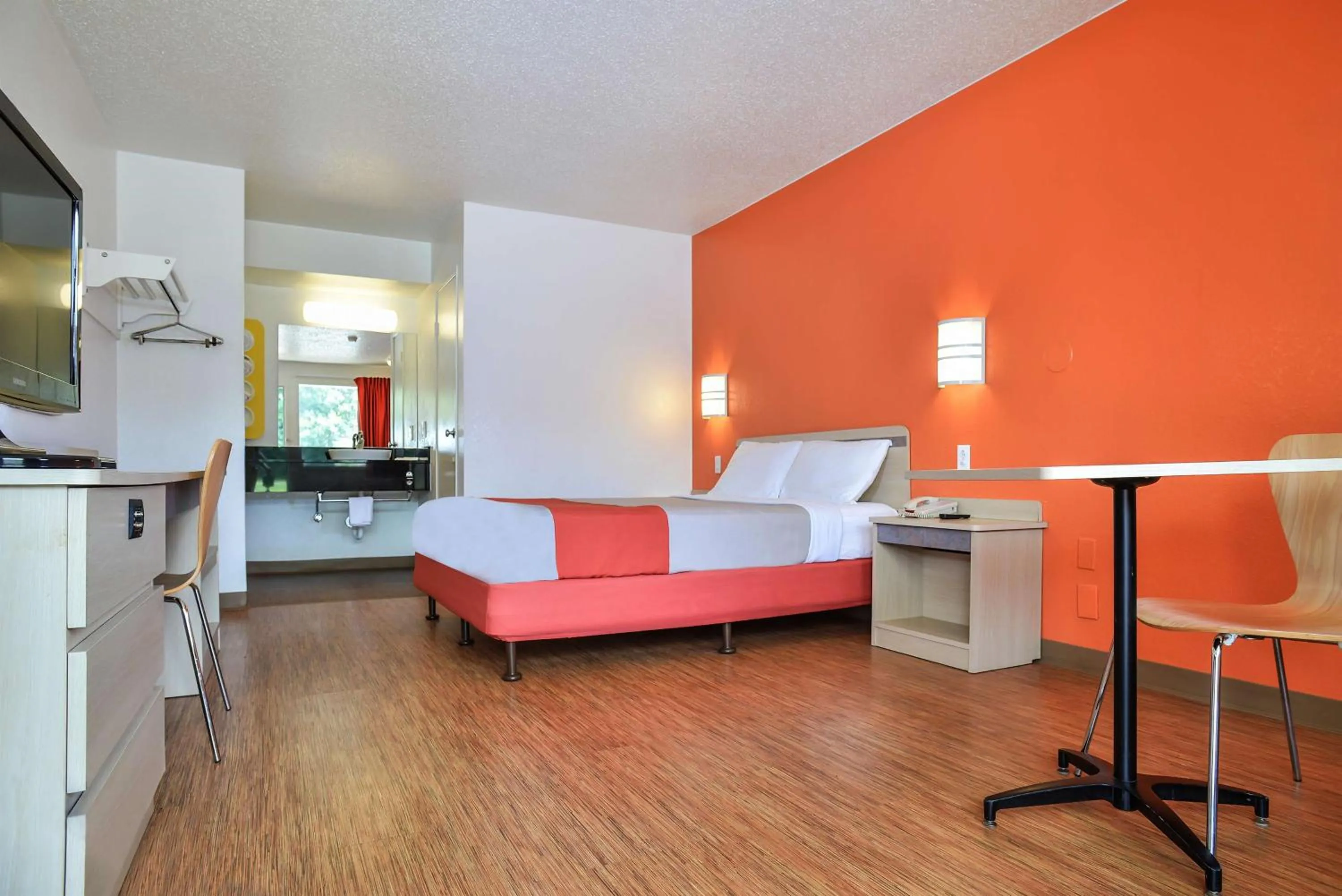 King Room with Roll-In Shower - Disability Access in Motel 6-Saint Joseph, MO