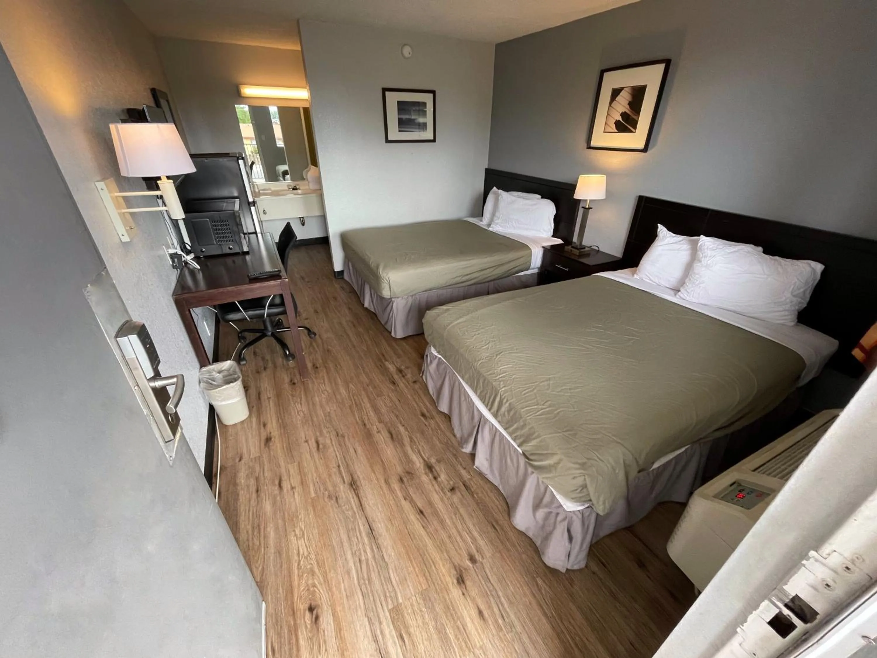 Quadruple Room - Non Smoking in Rodeway Inn Albuquerque West