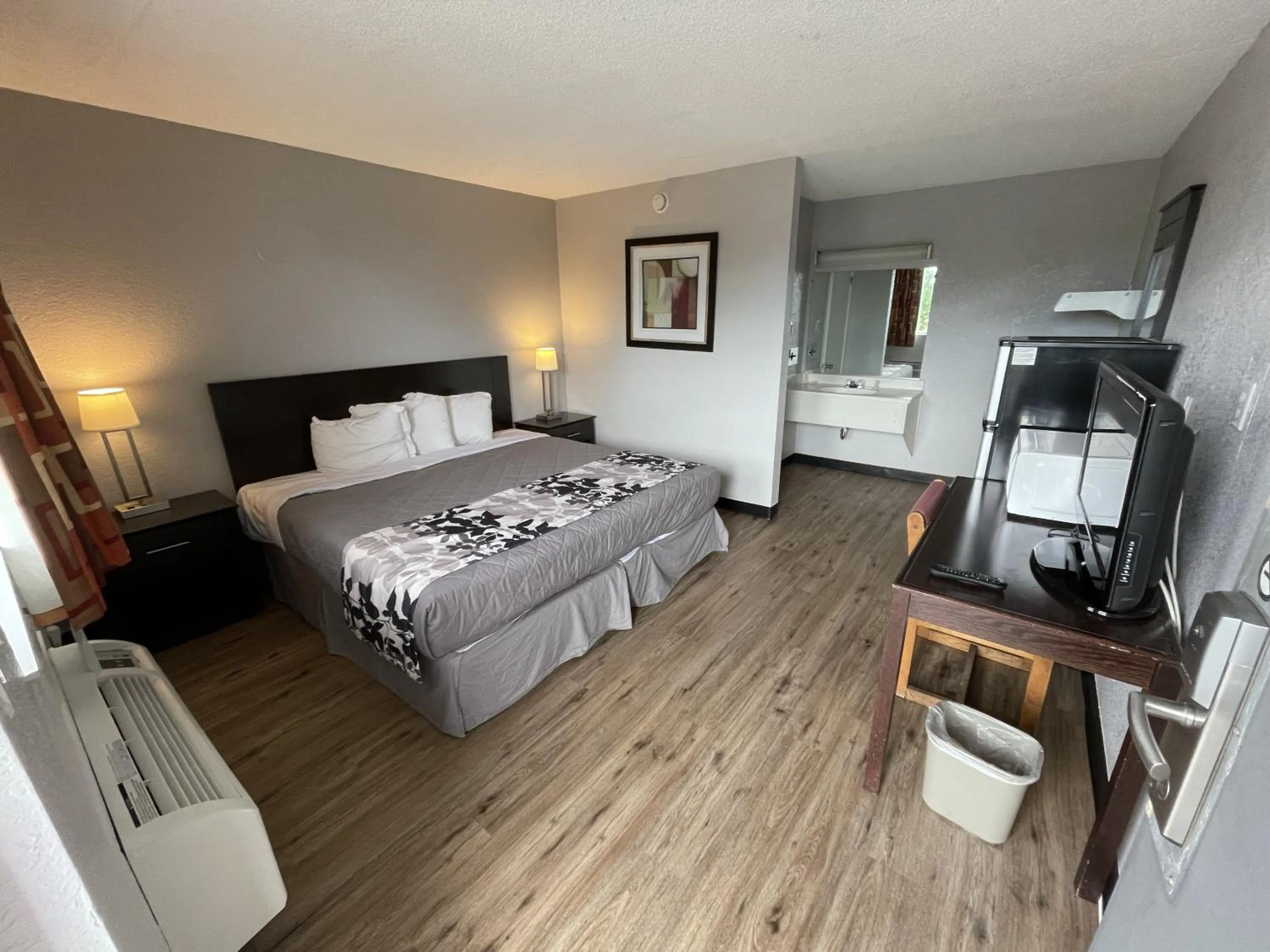 King Room - Non Smoking in Rodeway Inn Albuquerque West