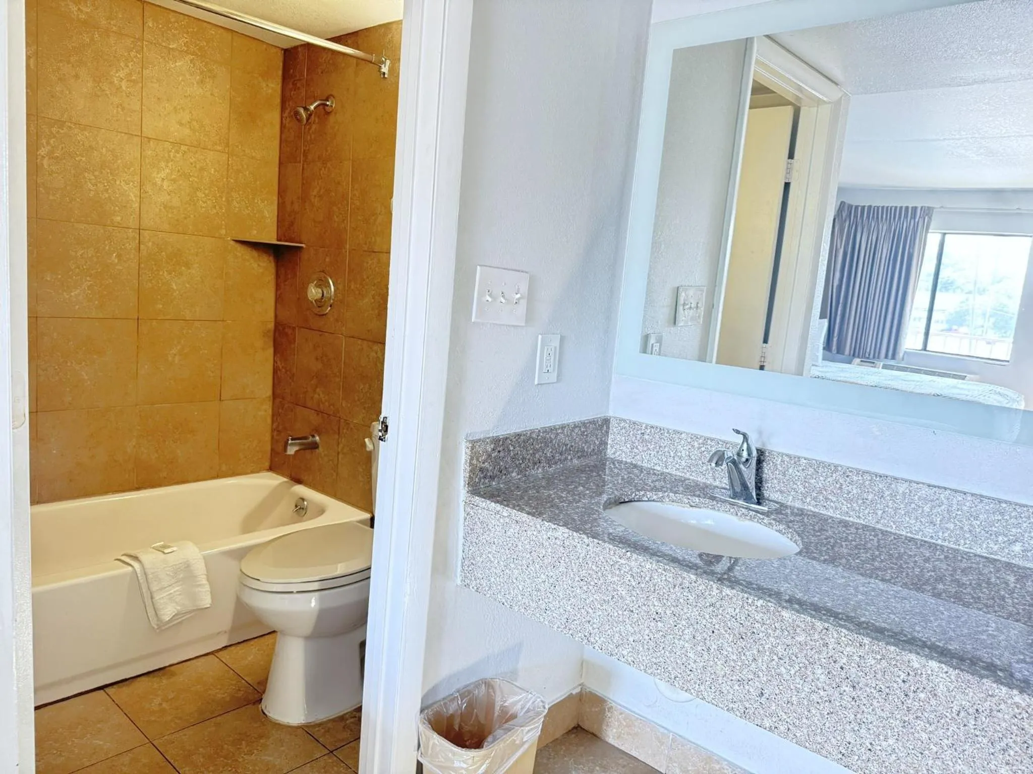 King Room Non-Smoking in Masters Inn Tucker