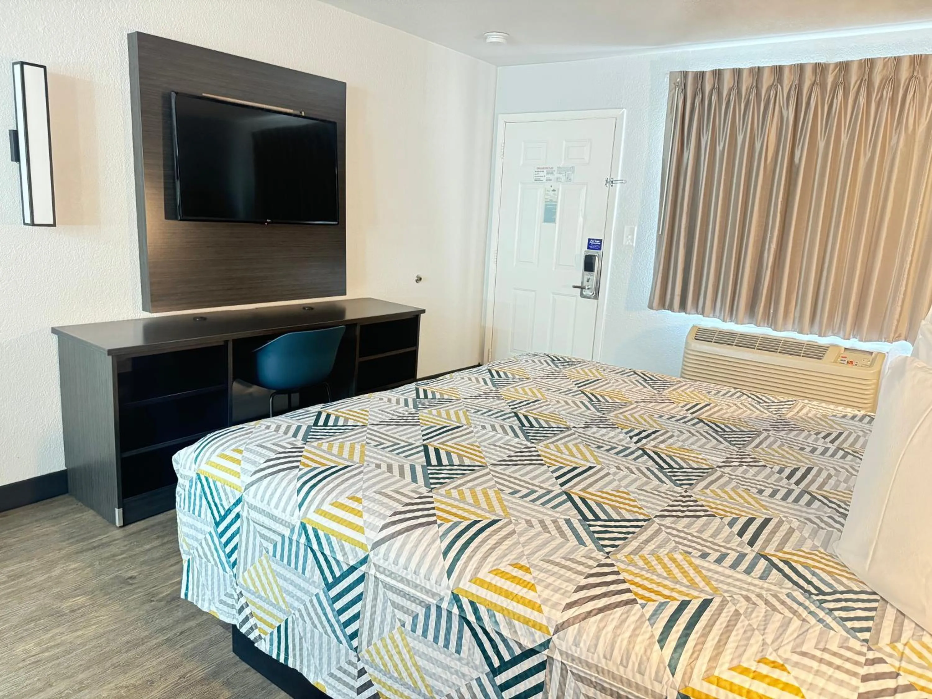 King Room - Disability Access in Masters Inn Tucker