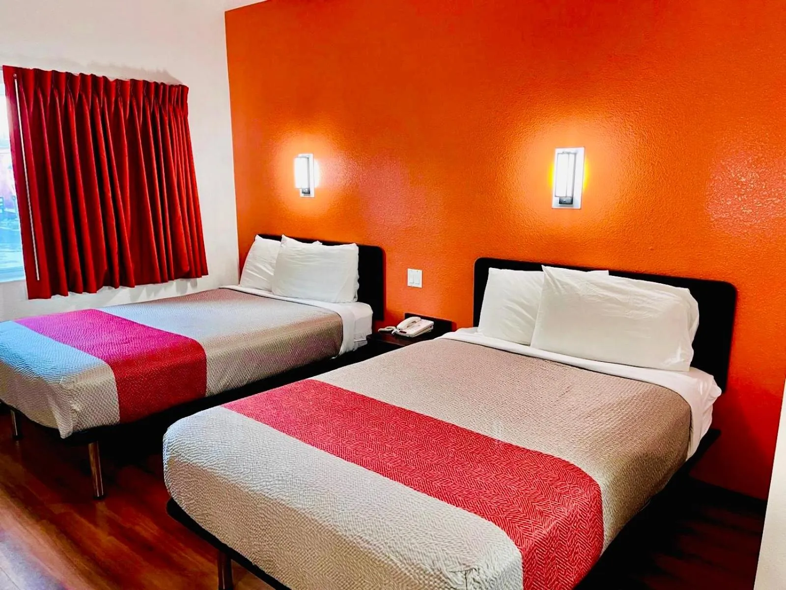 Deluxe Quadruple Room - Smoking in Motel 6-Springfield, IL I-55 I-72