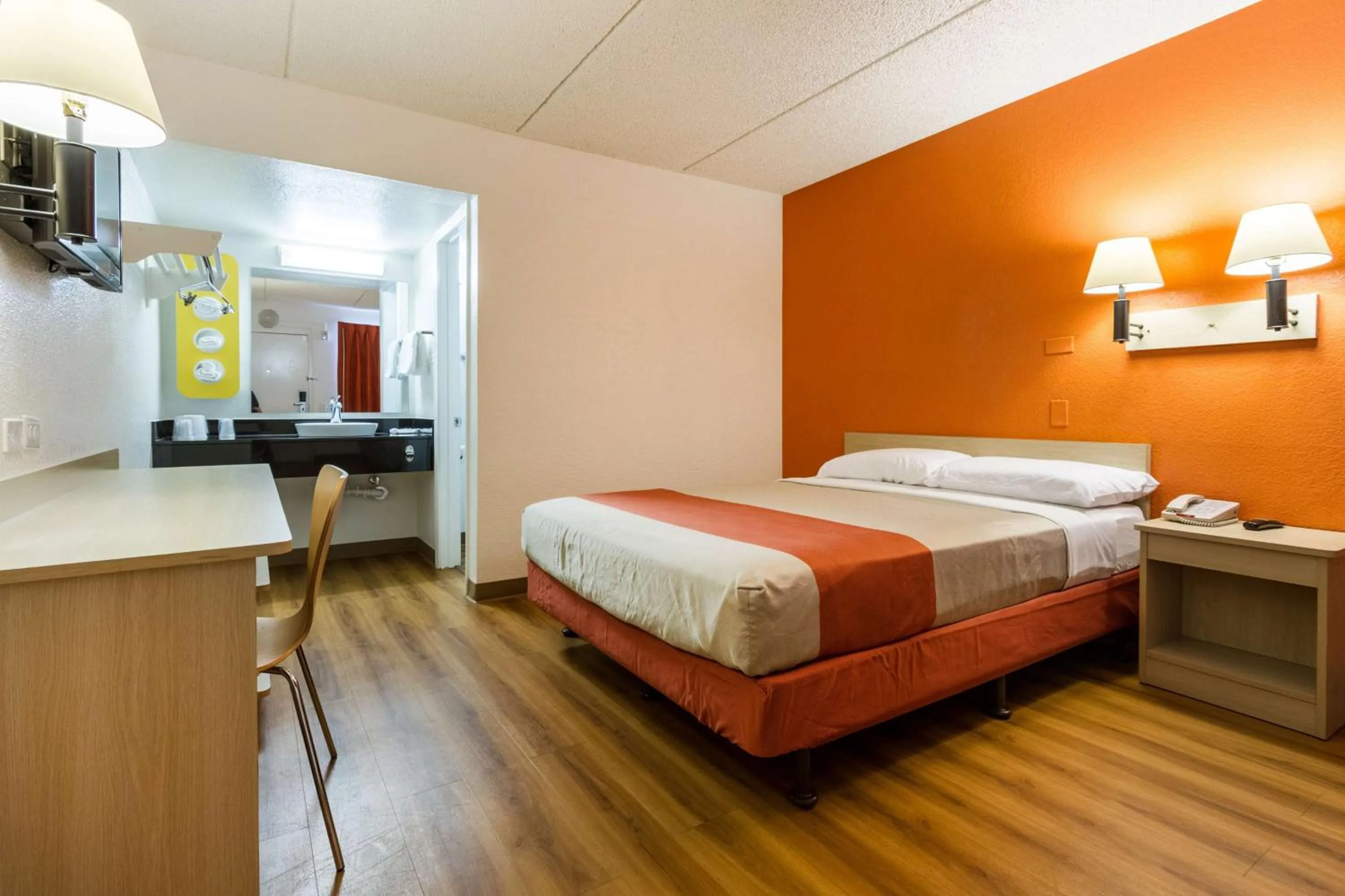 Double Room - Disability Access in Motel 6 Tempe, AZ Phoenix Airport Priest Dr