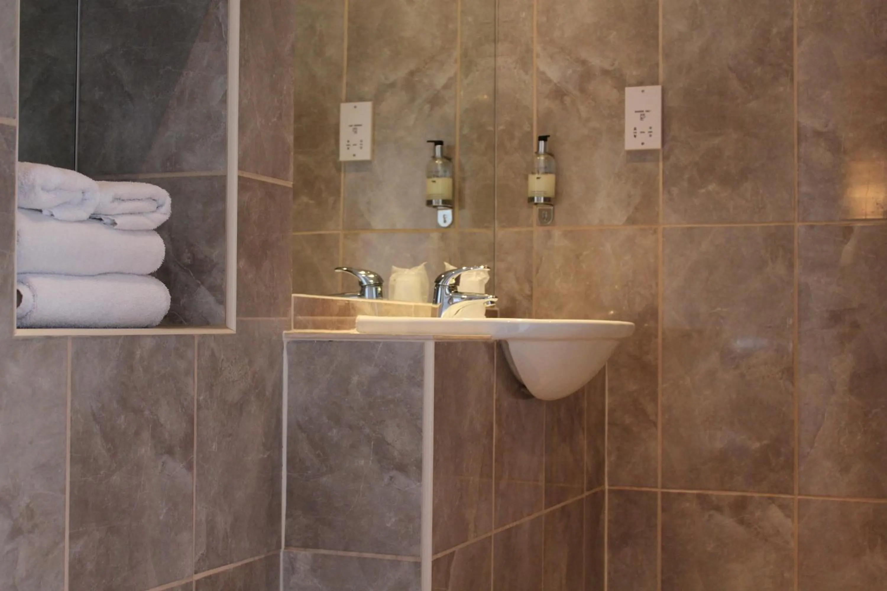 Double Guest Room in Aberdeen Douglas Hotel