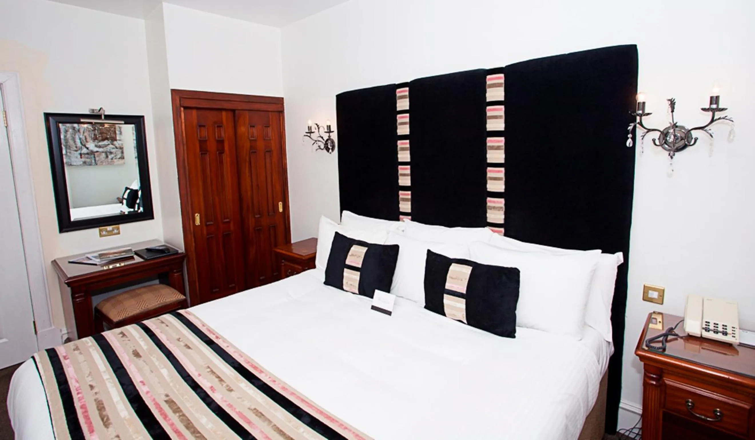 Double Superior Guest Room in Aberdeen Douglas Hotel