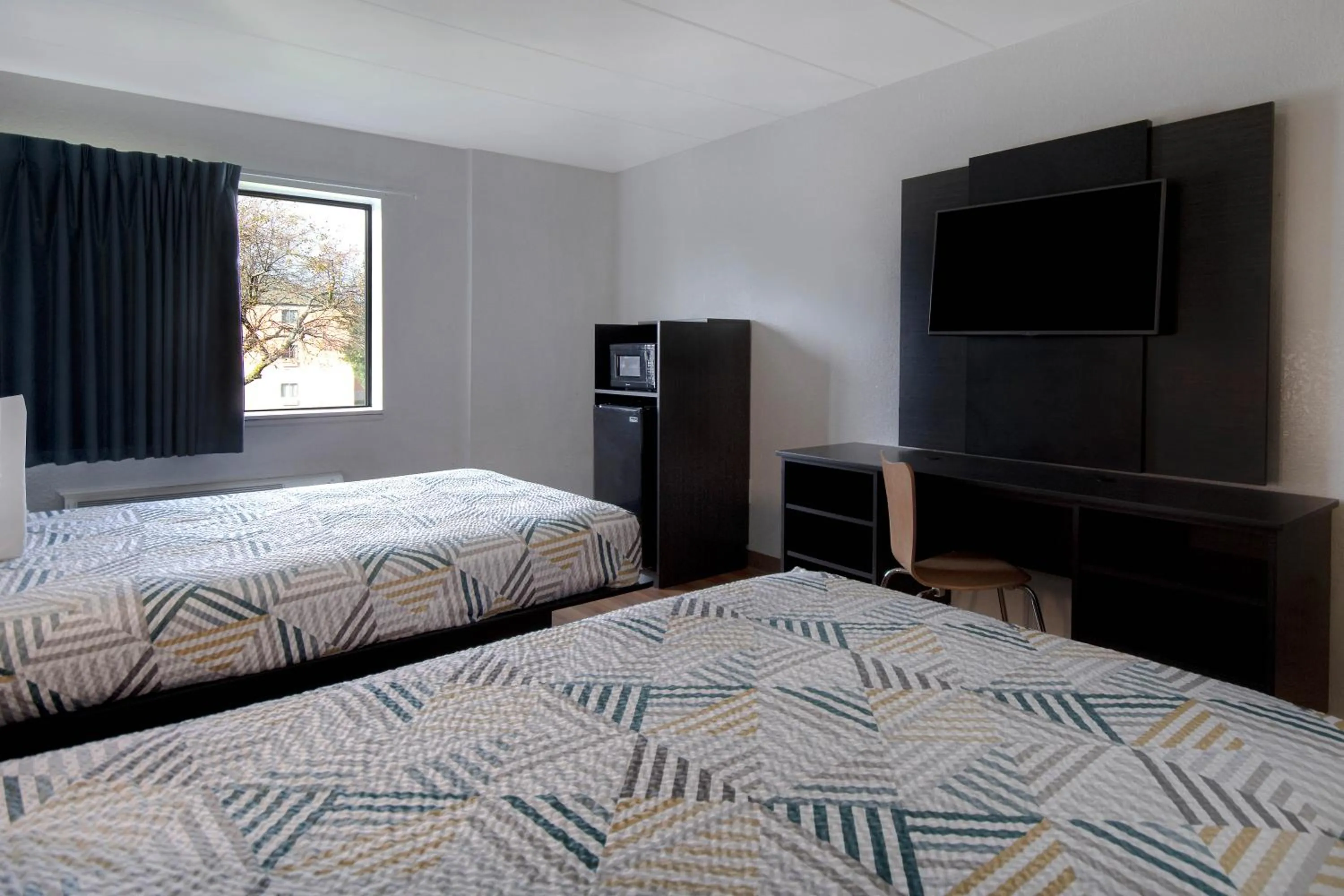 Double Room - Disability Access - Roll In Shower in Motel 6-Merrillville, IN