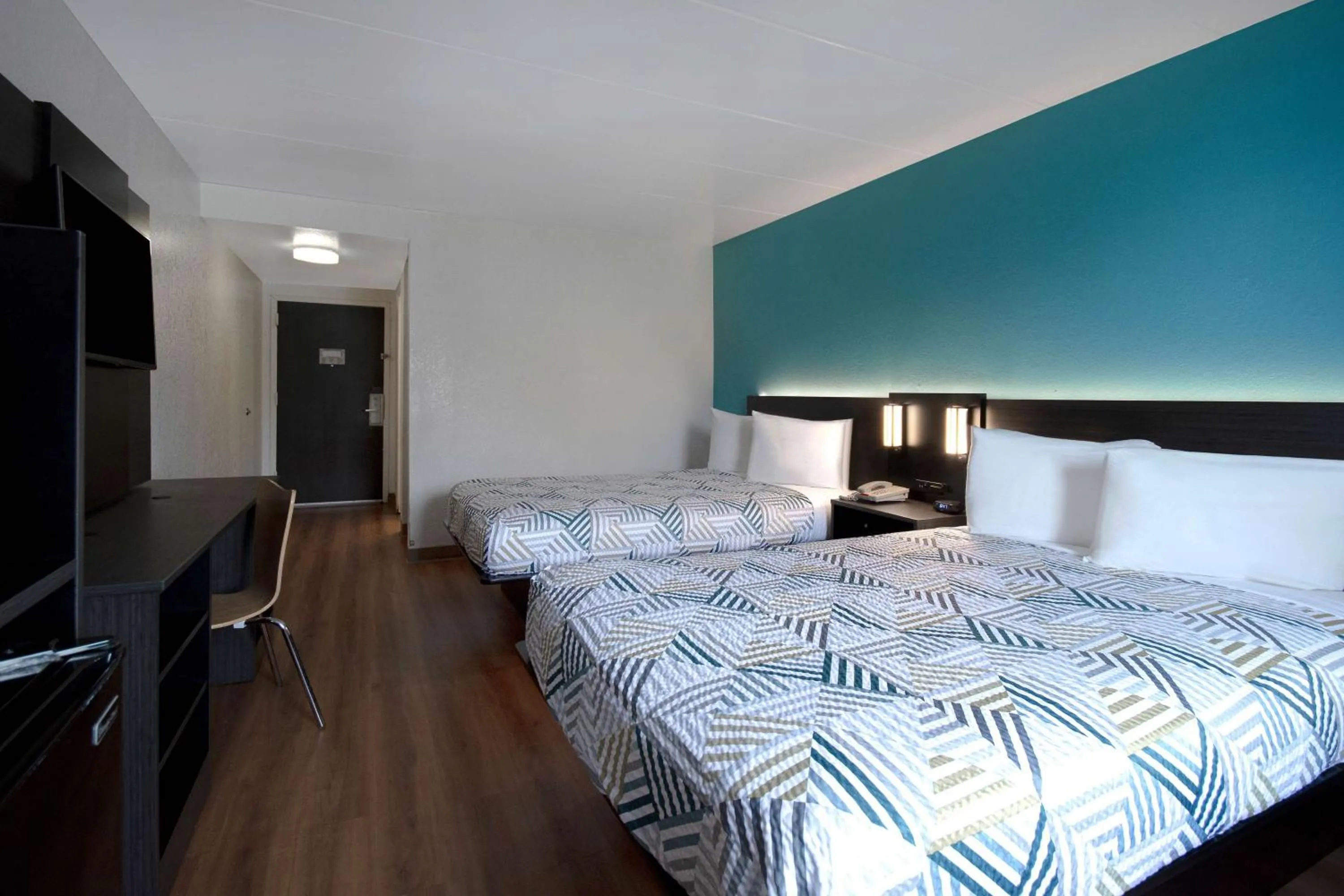 Deluxe Quadruple Room in Motel 6-Merrillville, IN