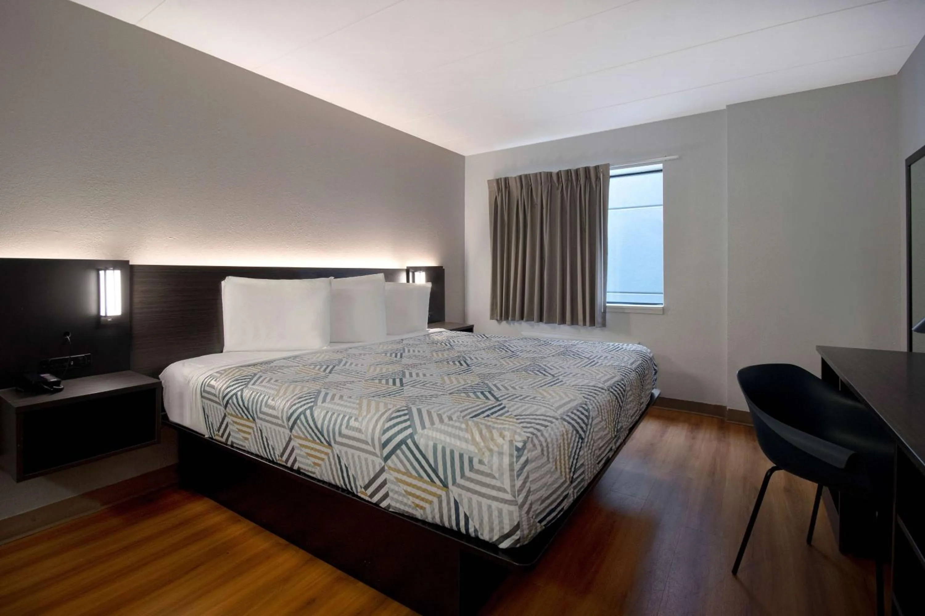 King Room with Roll-in Shower - Disability Access - Non-Smoking in Motel 6-Merrillville, IN