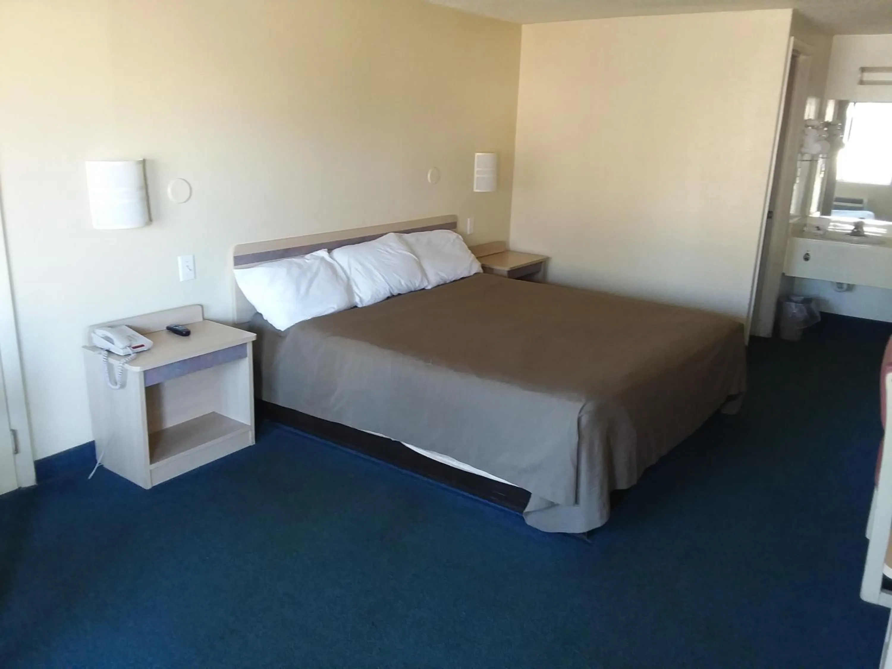 King Room - Smoking  in Knights Inn Burlington NC