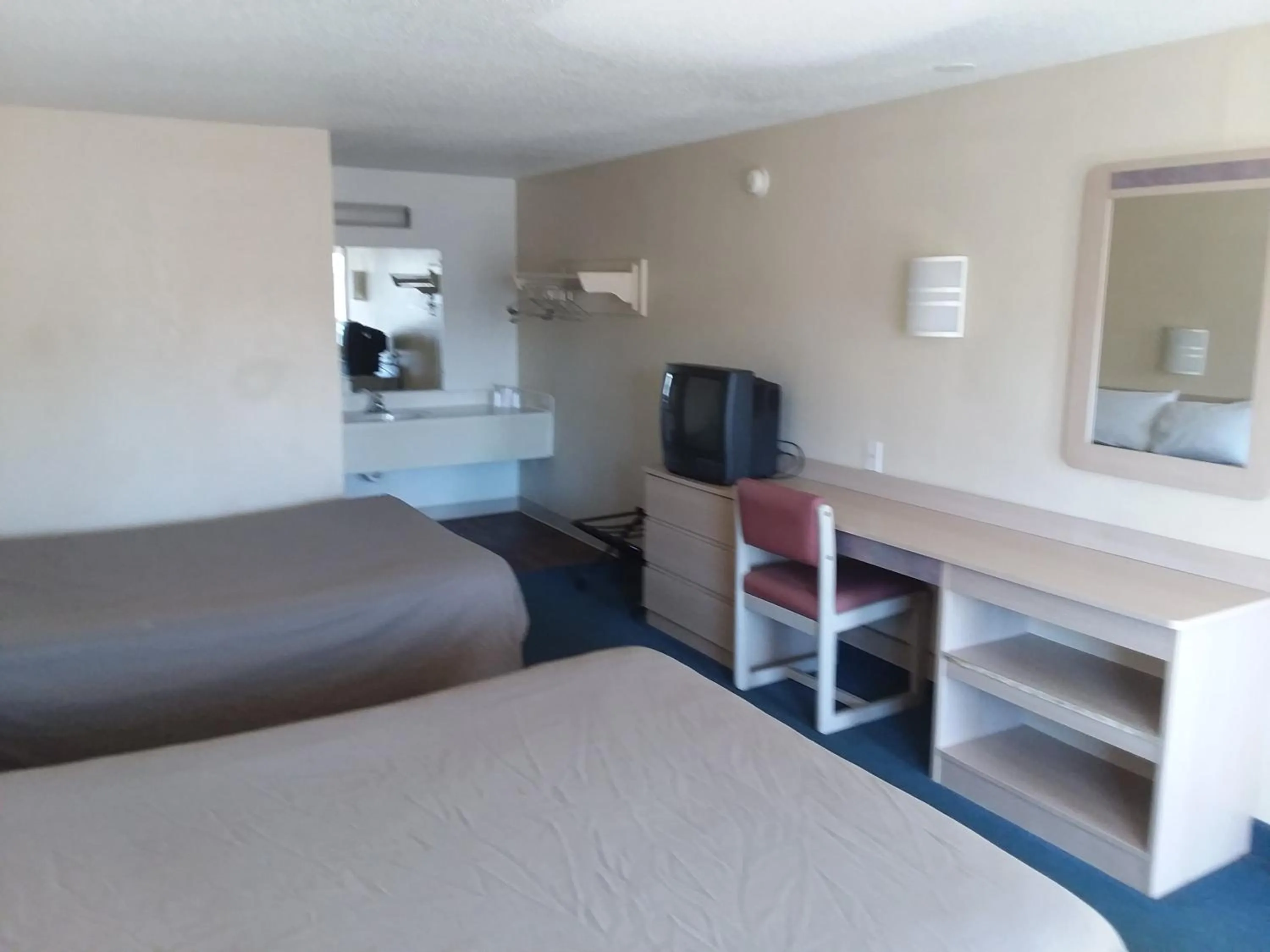 Queen Room with Two Queen Beds - Smoking in Knights Inn Burlington NC