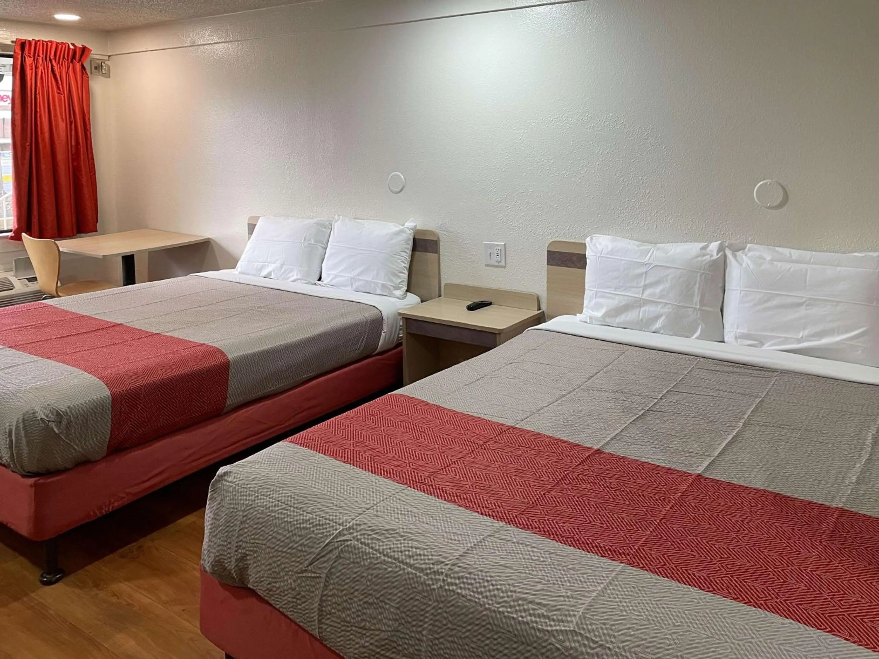 Quadruple Room - Disability Access - Smoking in Motel 6 Hagerstown MD