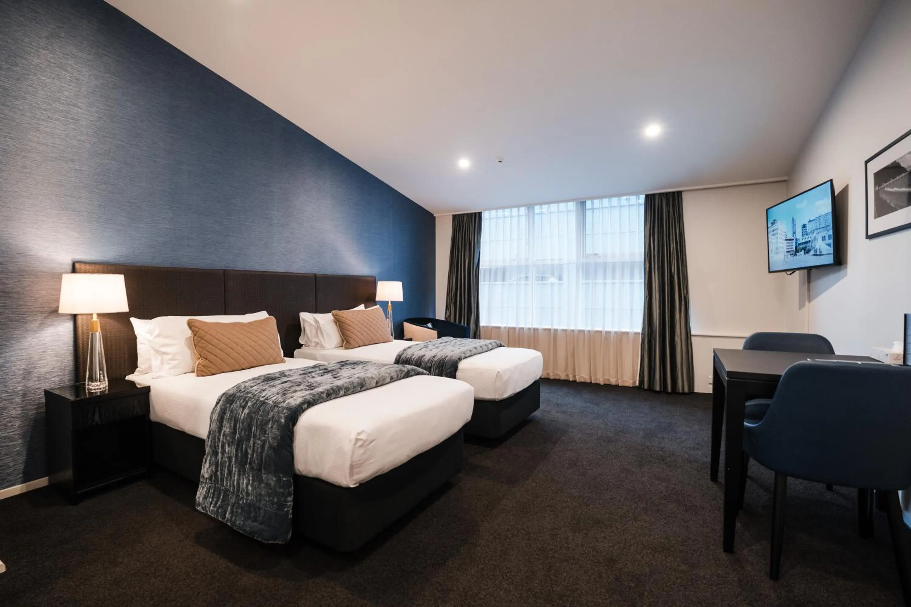 Standard Twin Room in Gilmer Apartment Hotel