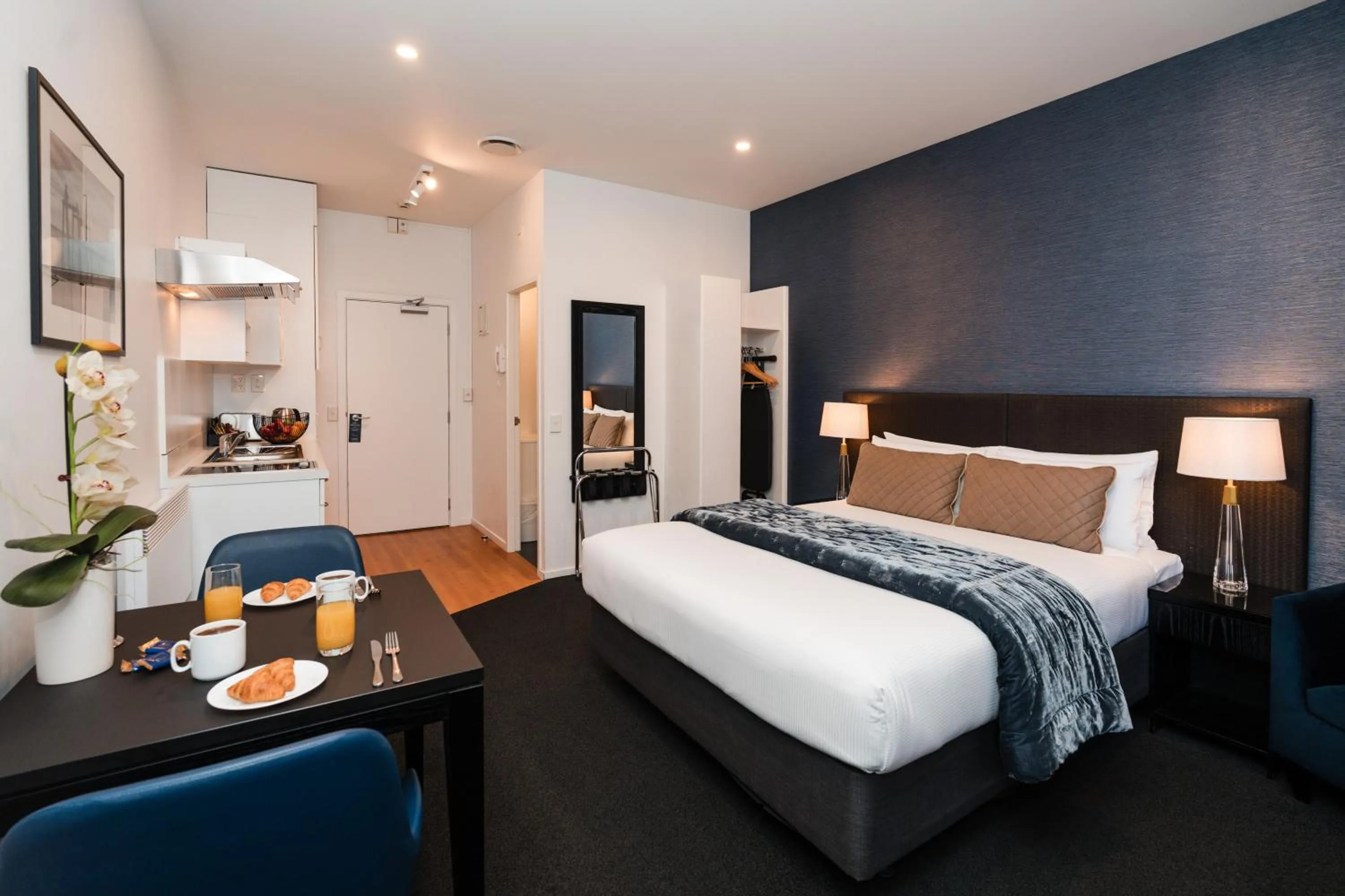 Hotel Room & Overnight Parking for one car in Gilmer Apartment Hotel