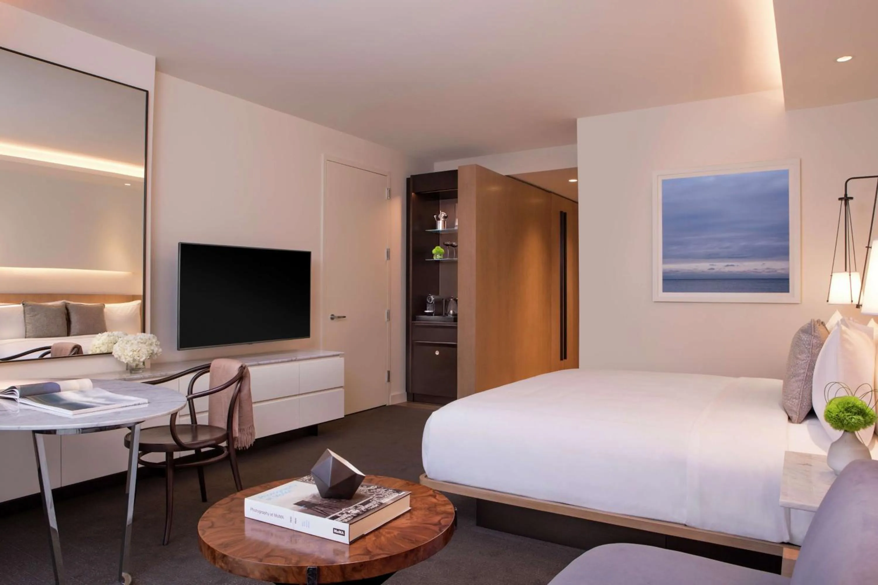 Deluxe King Room with Tub - Mobility/Hearing Access in Conrad Washington DC