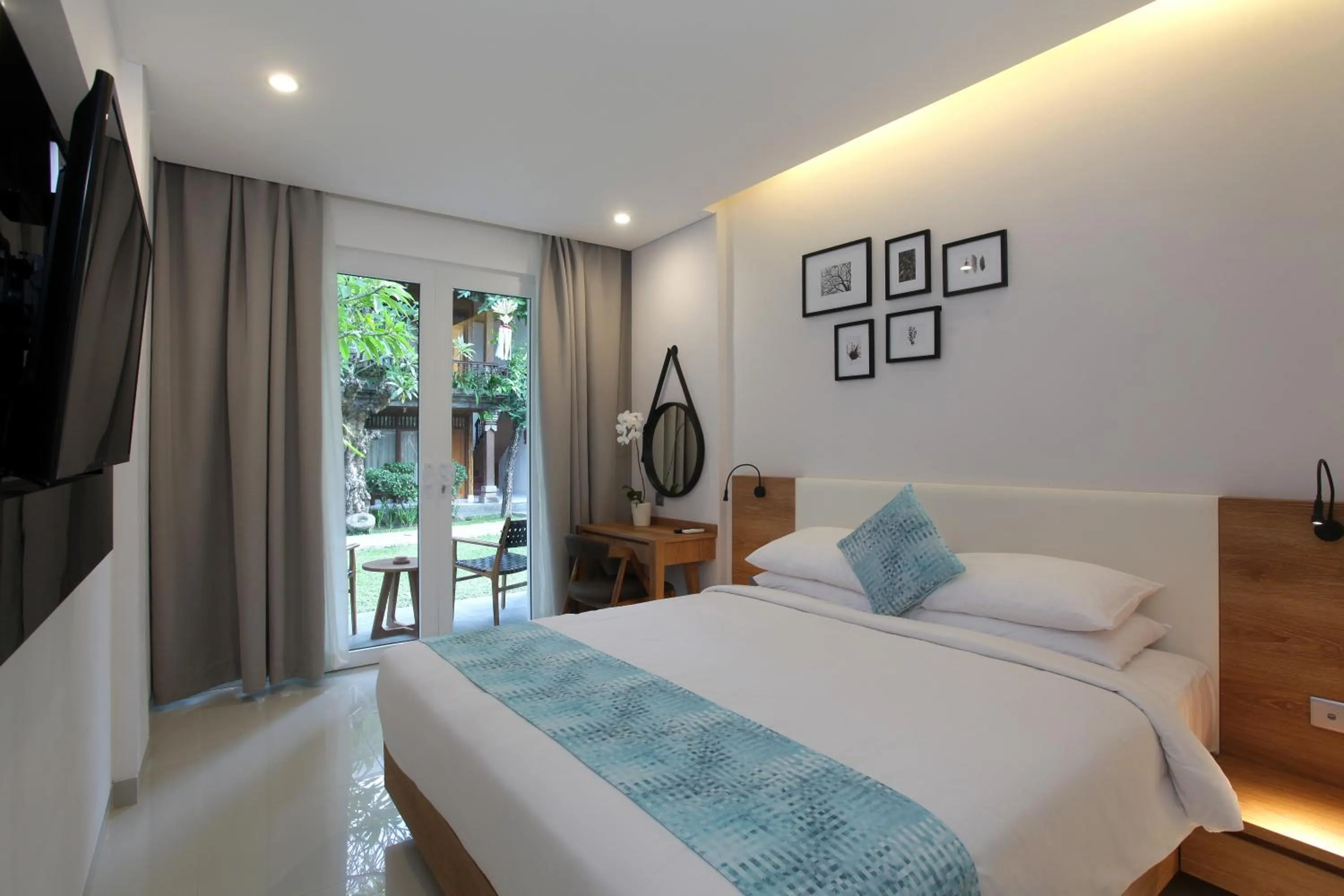 Deluxe Double Room with Garden View in Matahari Bungalow
