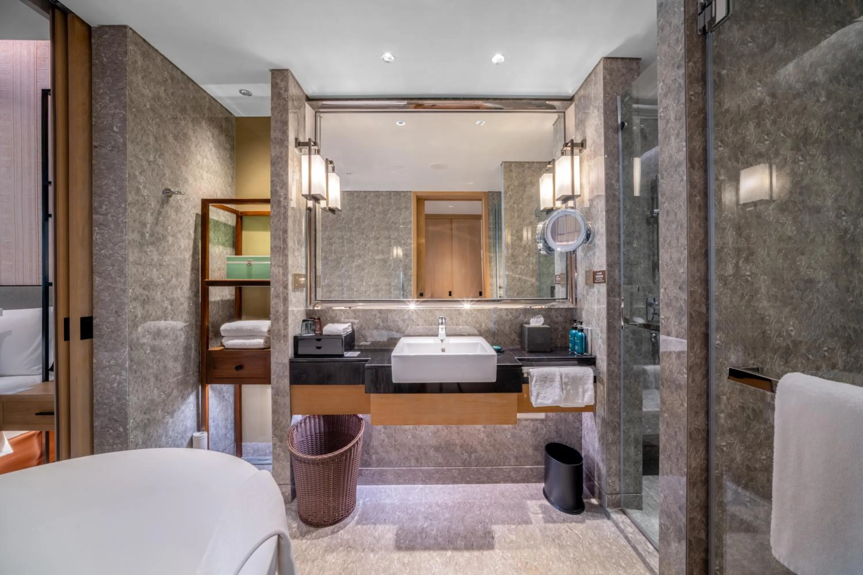 Standard King Room with Lounge Access in Crowne Plaza - Kunming Ancient Dian Town by IHG