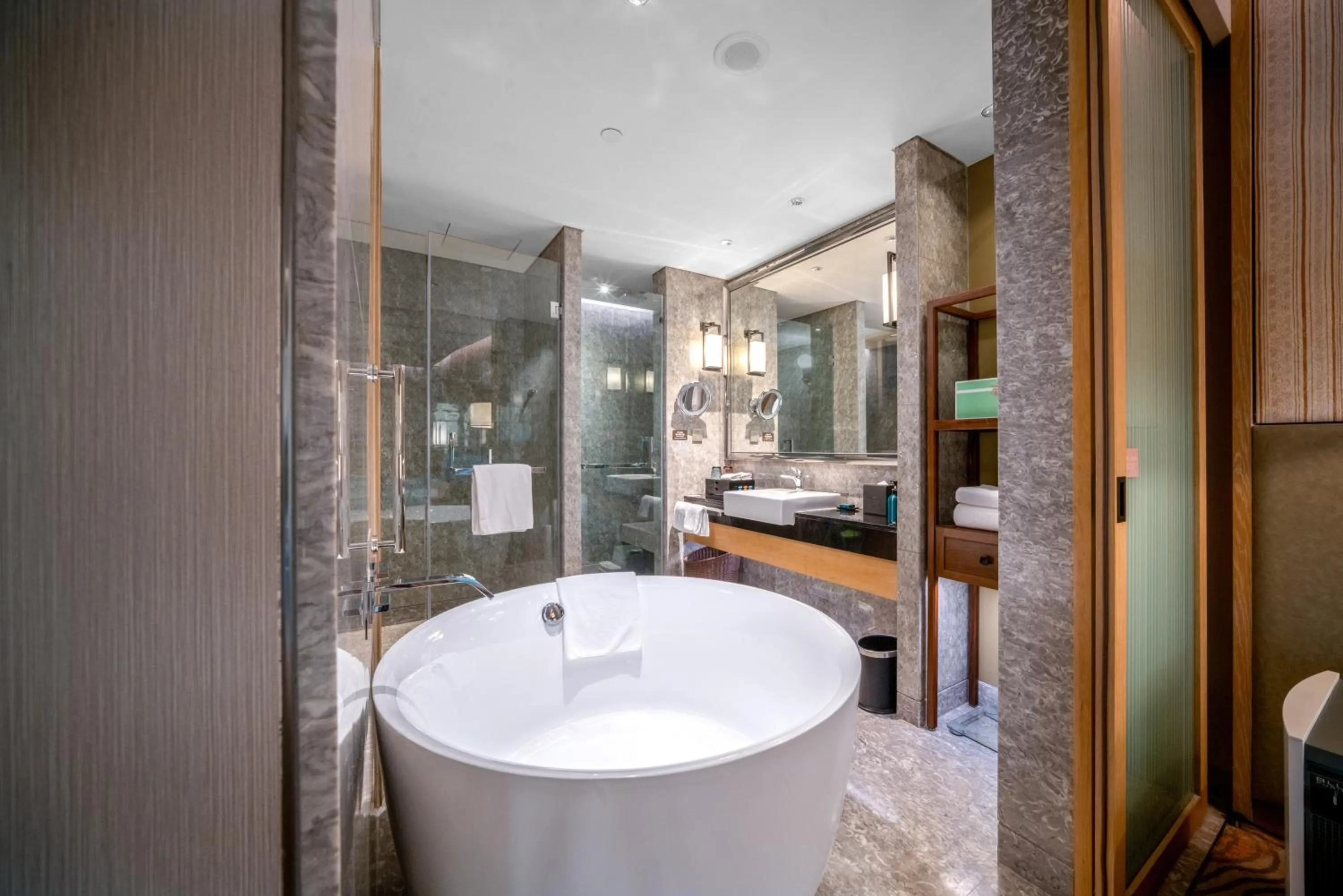 Premium King Room with One King Bed, One Bunk Bed and Lounge Access - Kids Theme in Crowne Plaza - Kunming Ancient Dian Town by IHG