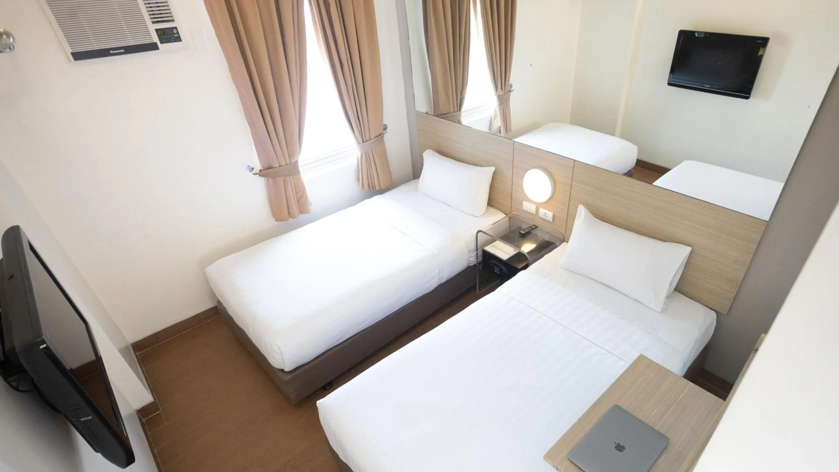 Twin Room in Red Planet Cebu