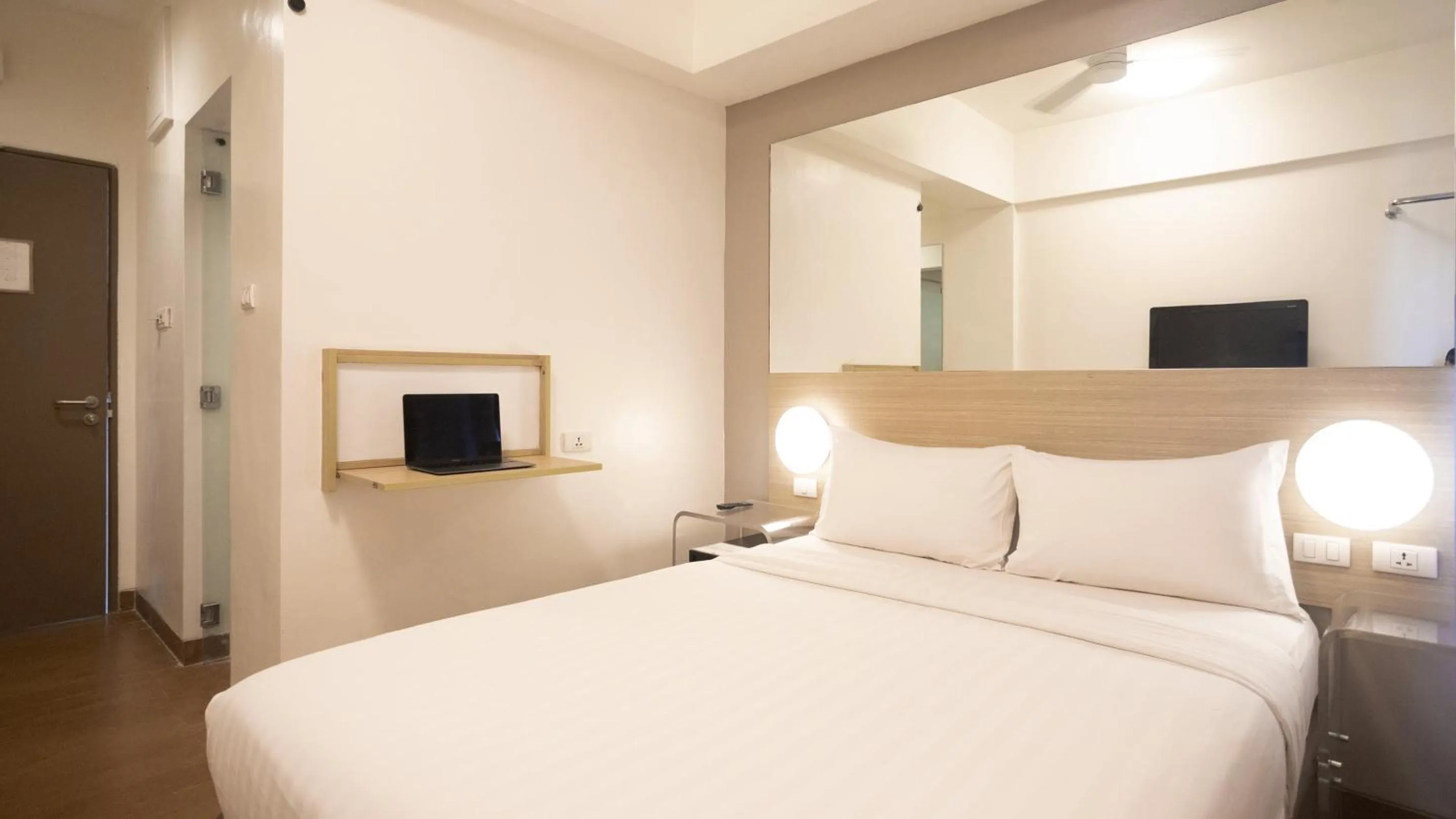 Double Room in Red Planet Cebu