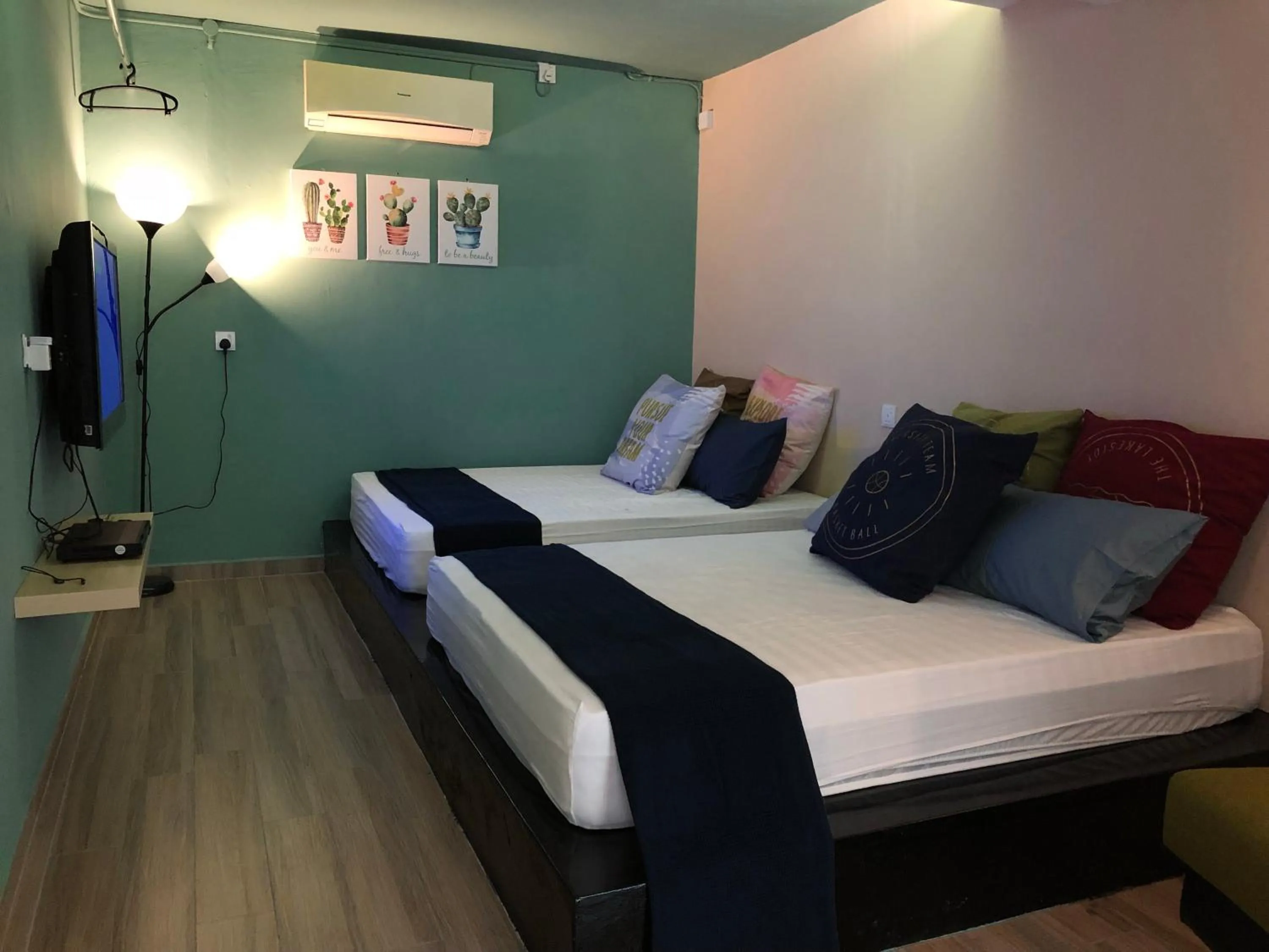Executive Queen Room with Two Queen Beds in Beds In Garden Hostel