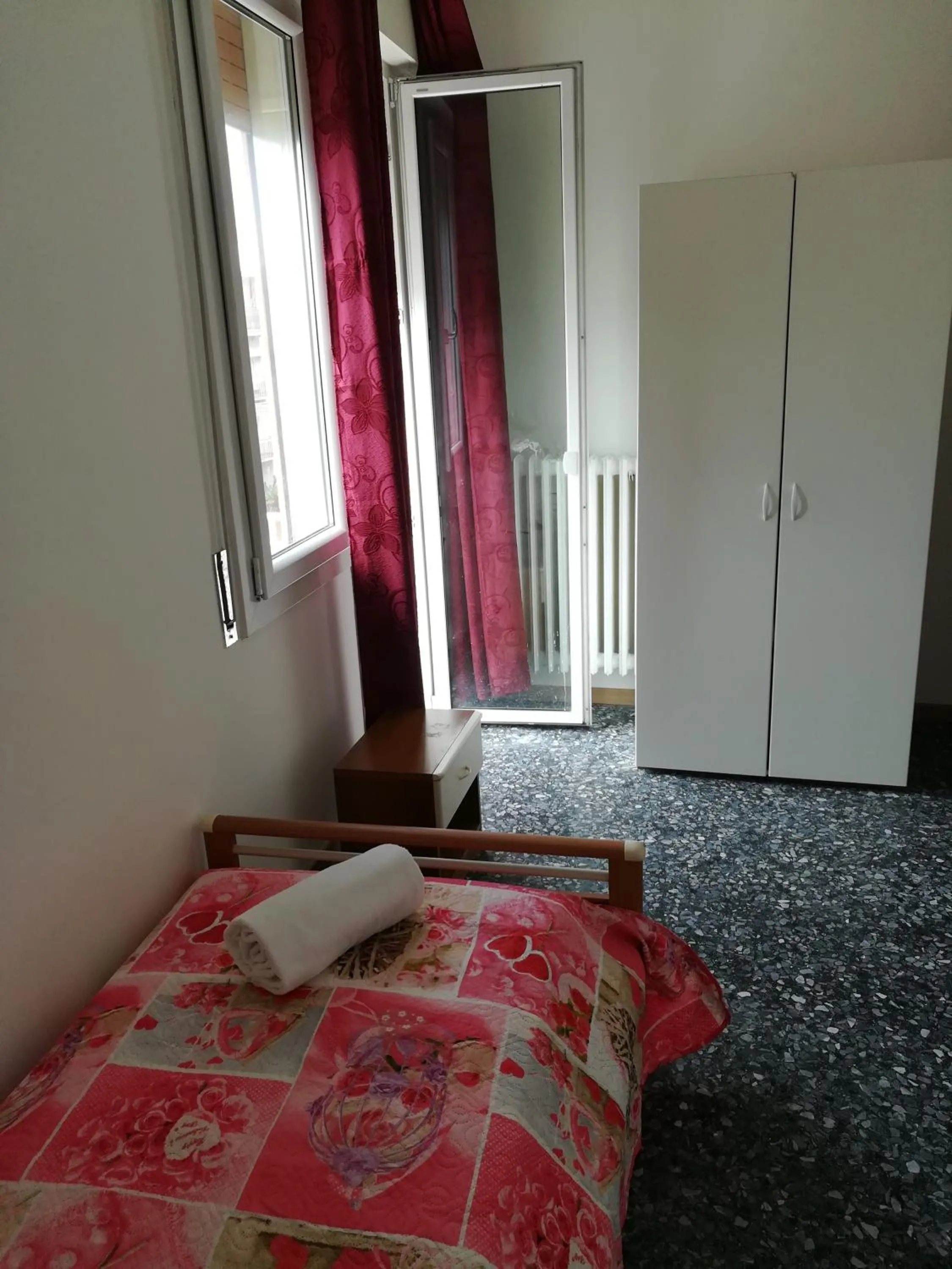 Double or Twin Room with Shared Bathroom in Venice Garden House