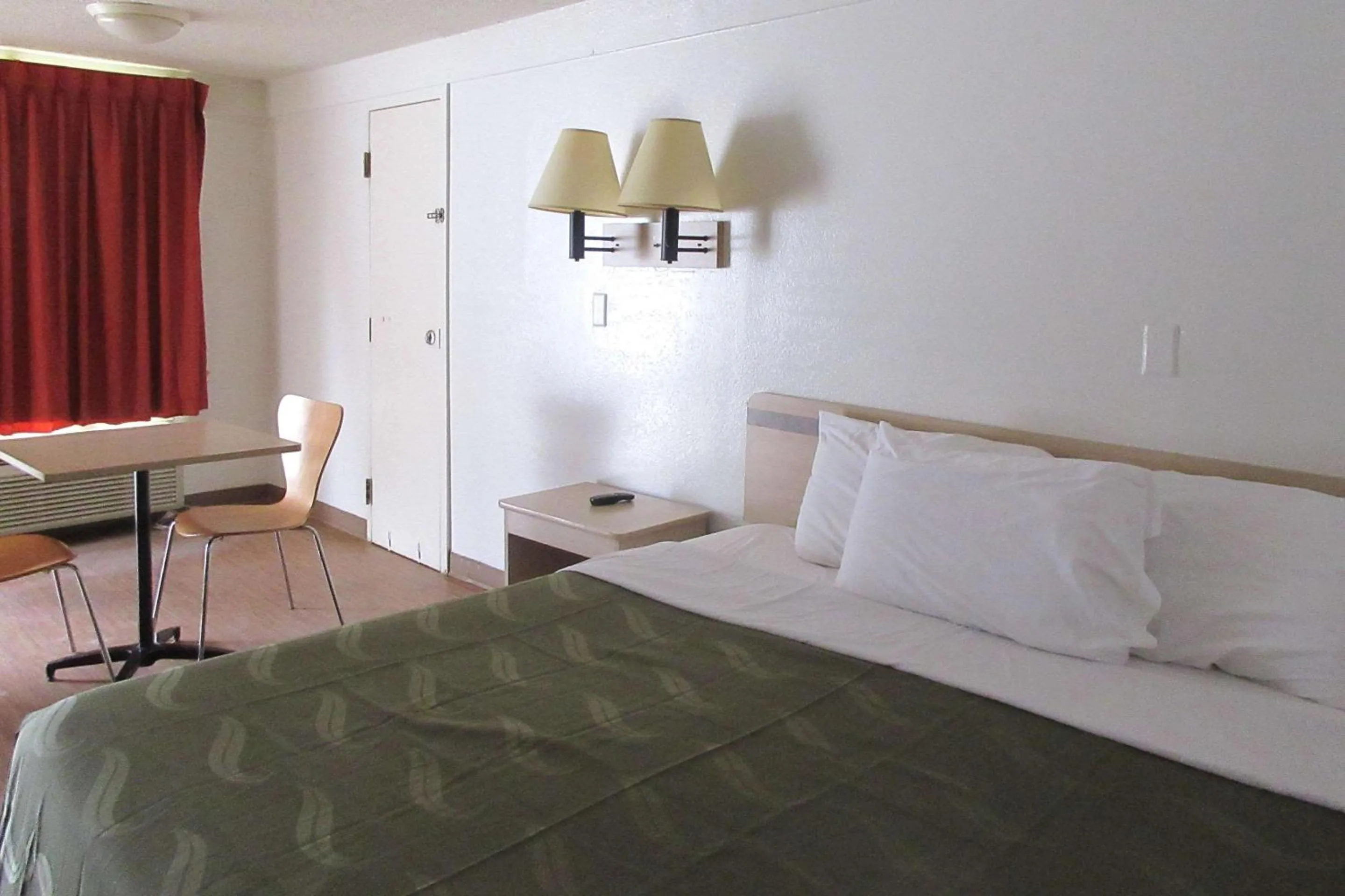 Double Room with Two Double Beds - Accessible/Non-Smoking in Rodeway Inn