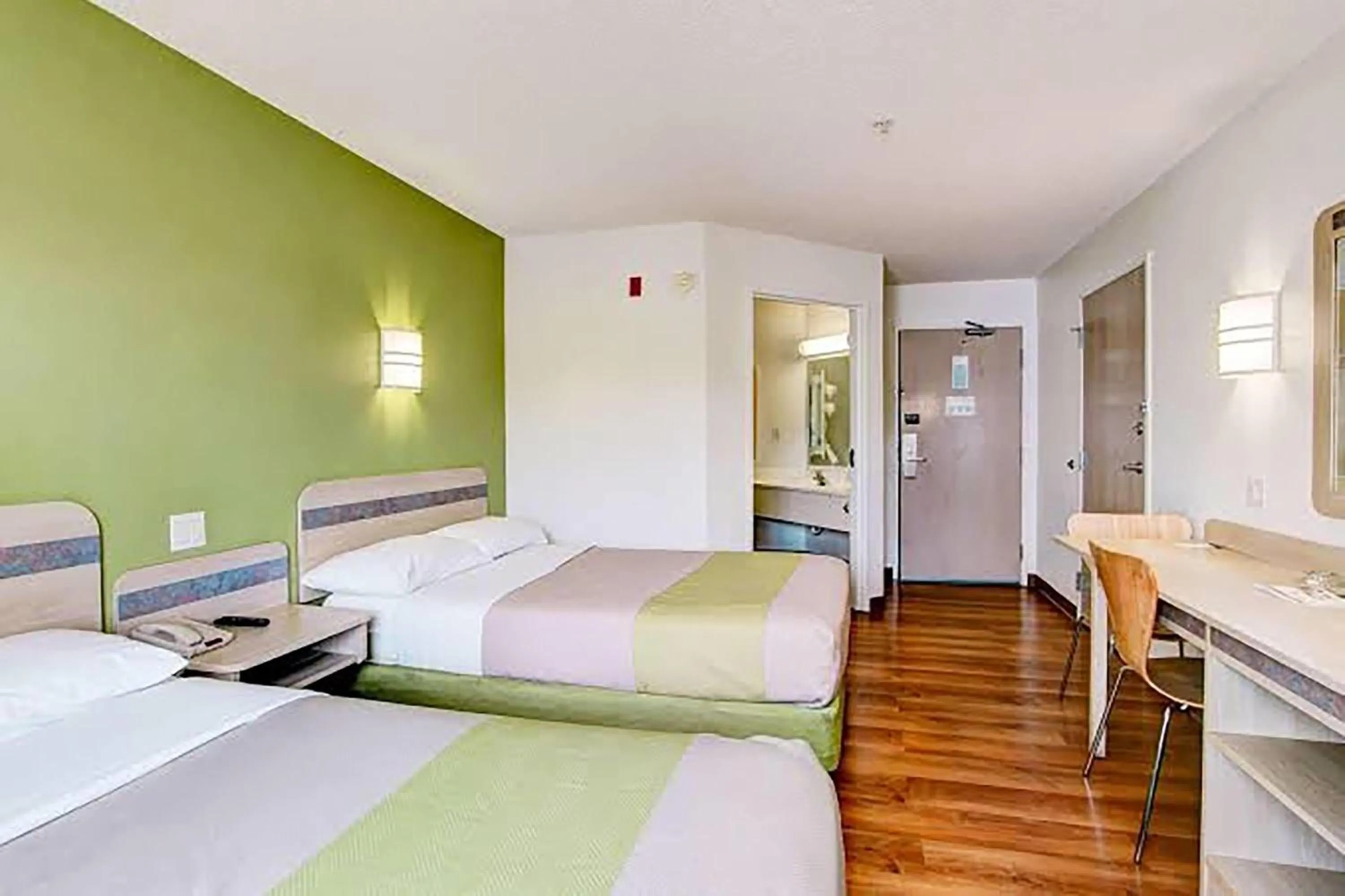 Super 8 by Wyndham Aurora East