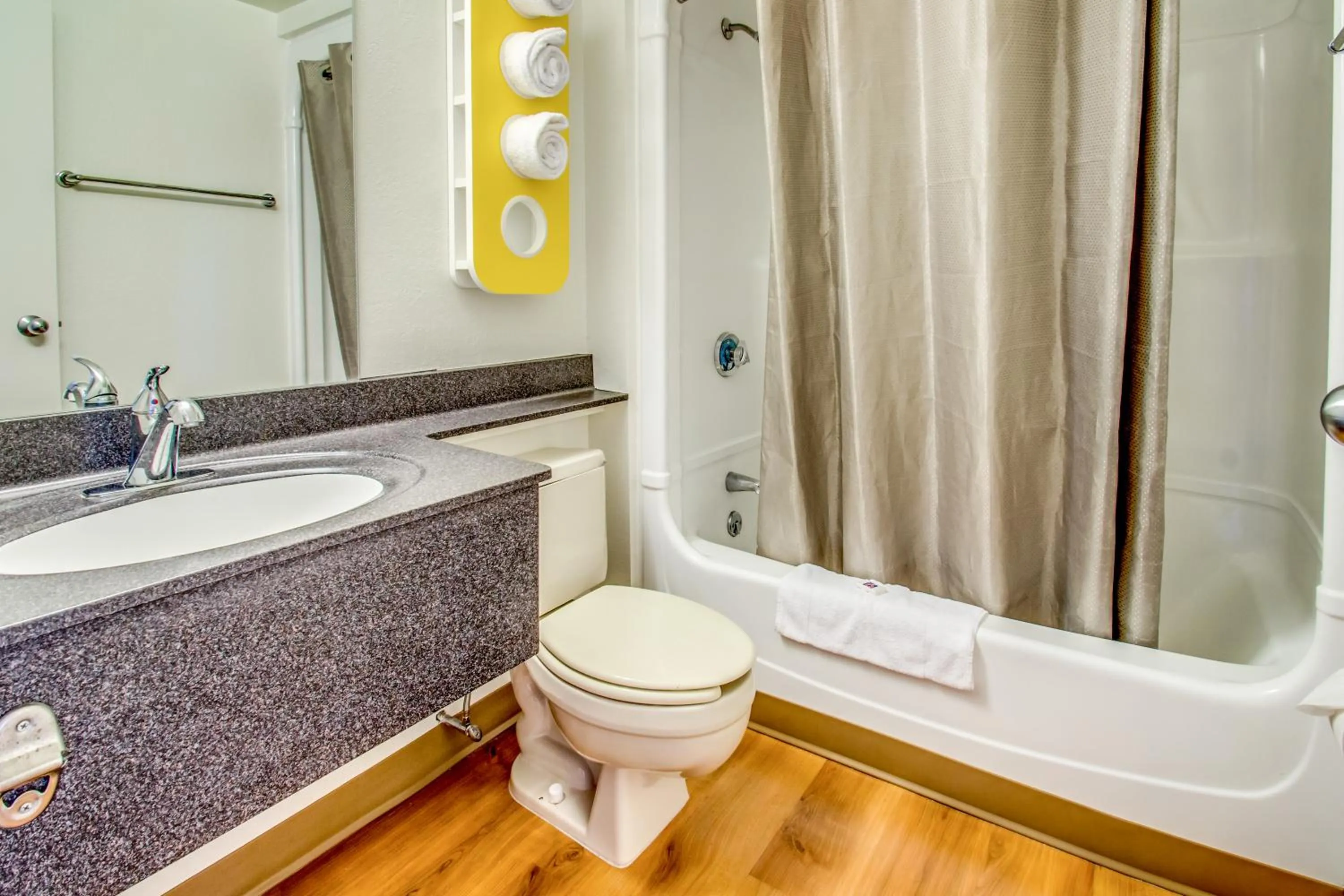 Queen Room with Two Queen Beds - Non-Smoking in Motel 6-Amherst, NY - Buffalo