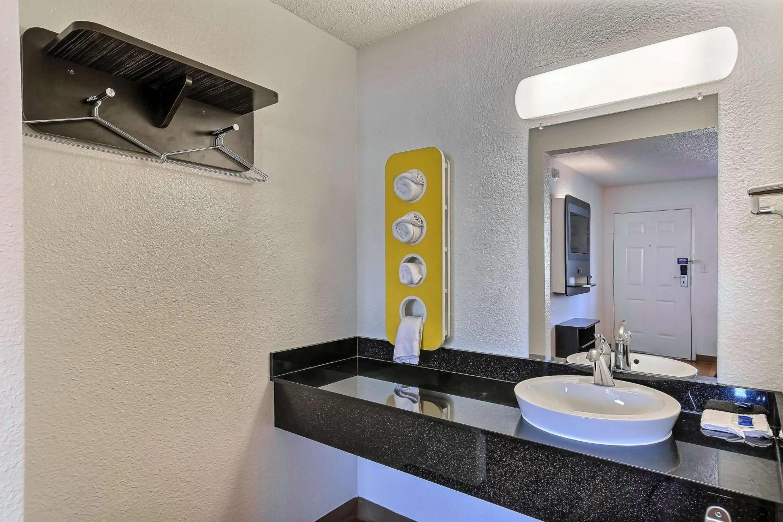 Queen Room - single occupancy in Motel 6-Pleasanton, CA