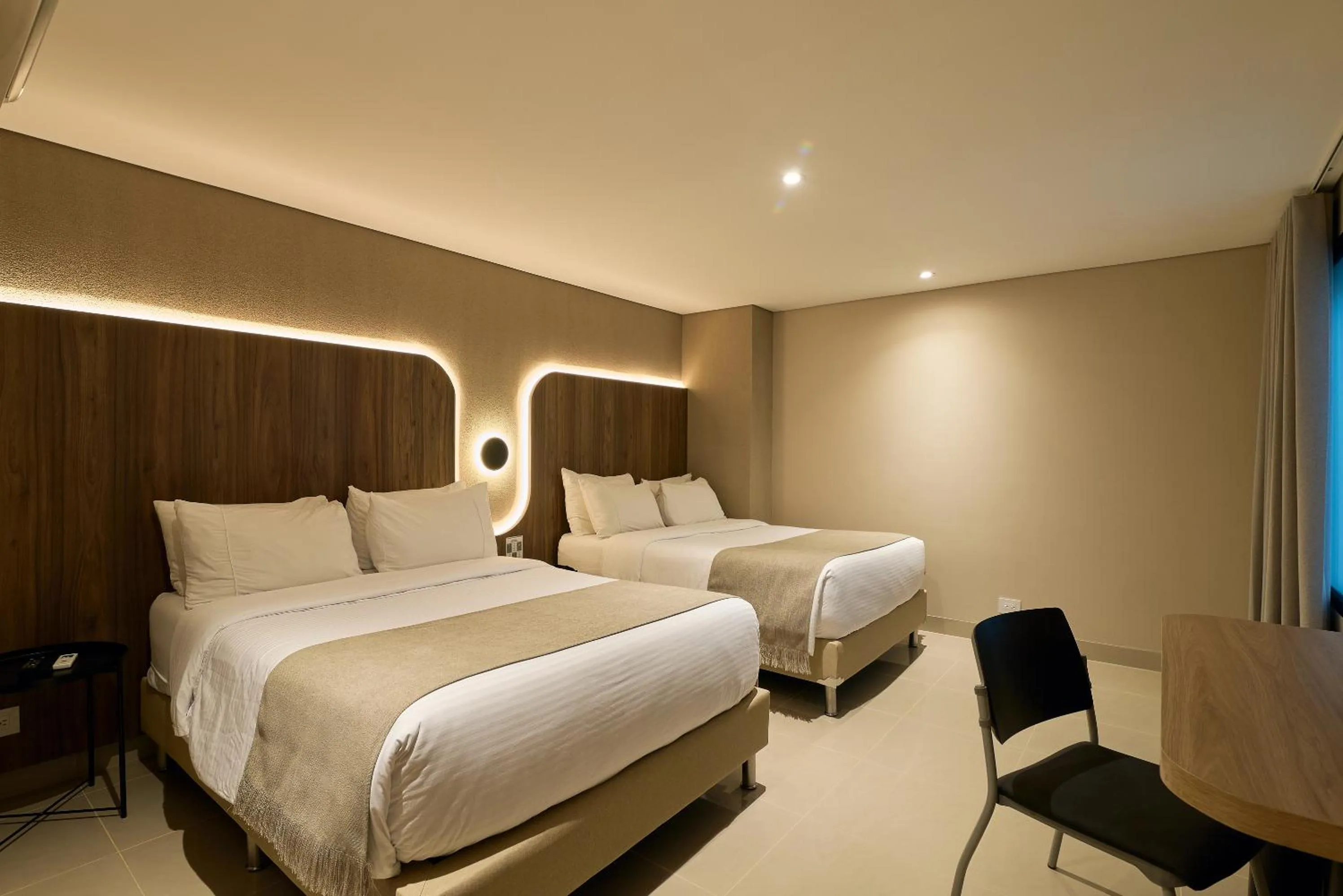 Queen Room with Two Queen Beds in Hotel Lincoln