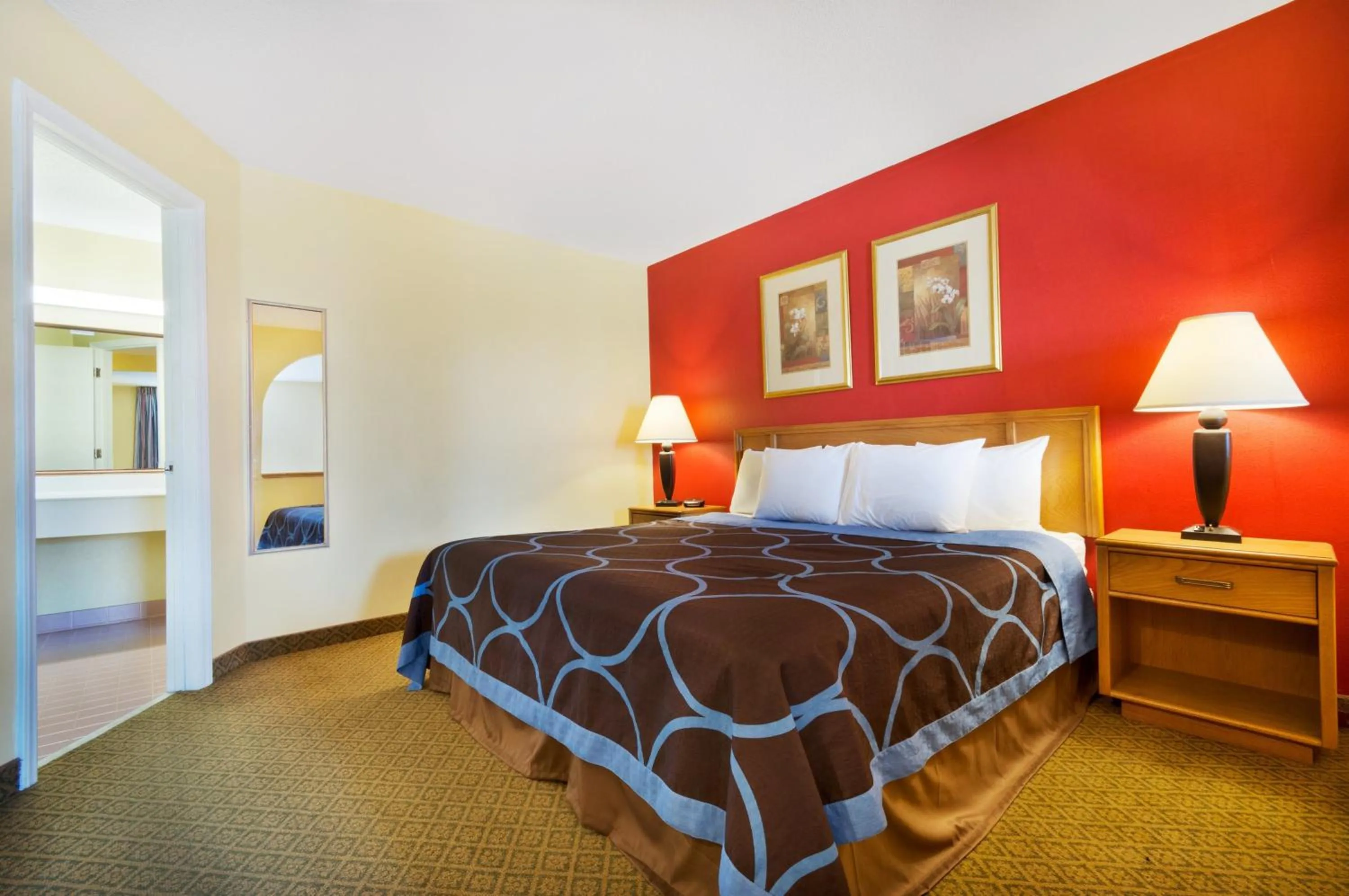 Queen Room - Smoking in Super 8 by Wyndham Lancaster