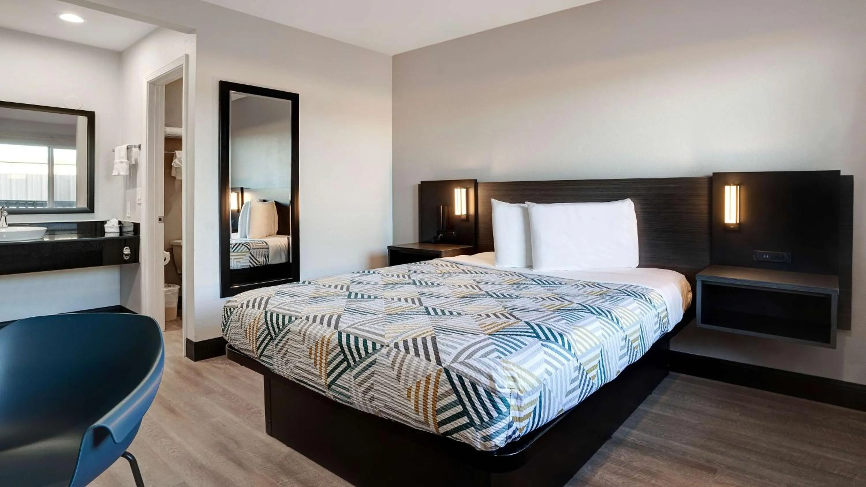 Queen Room - Disability Access - Roll in Shower in Motel 6-Eureka, CA Redwood Coast