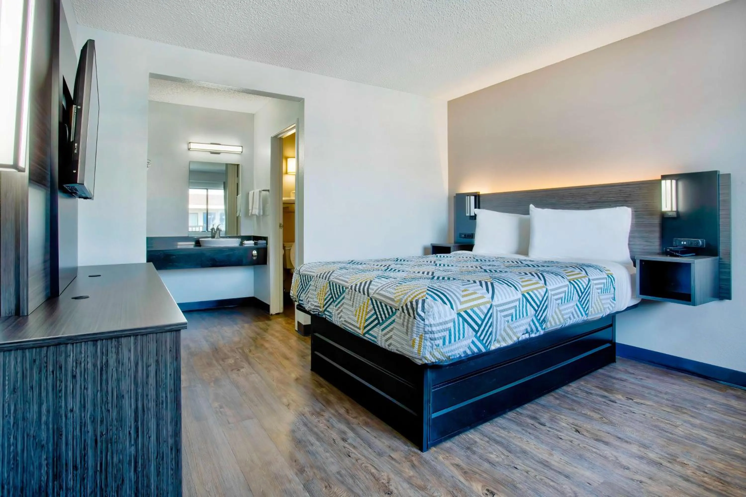 Double Room - single occupancy - Non-Smoking  in Motel 6-Salem, OR