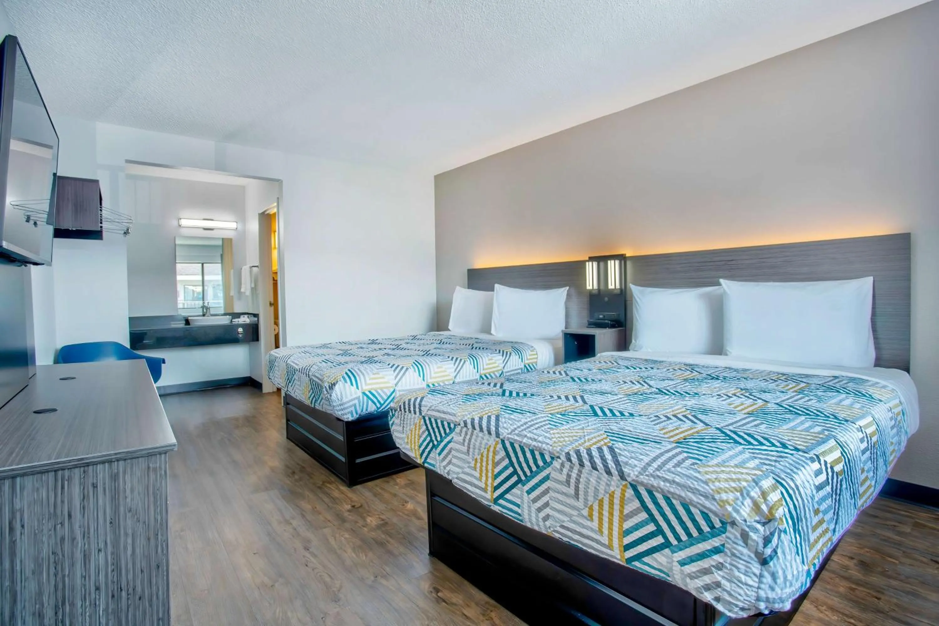 Queen Room with Two Queen Beds - single occupancy - Non-Smoking in Motel 6-Salem, OR