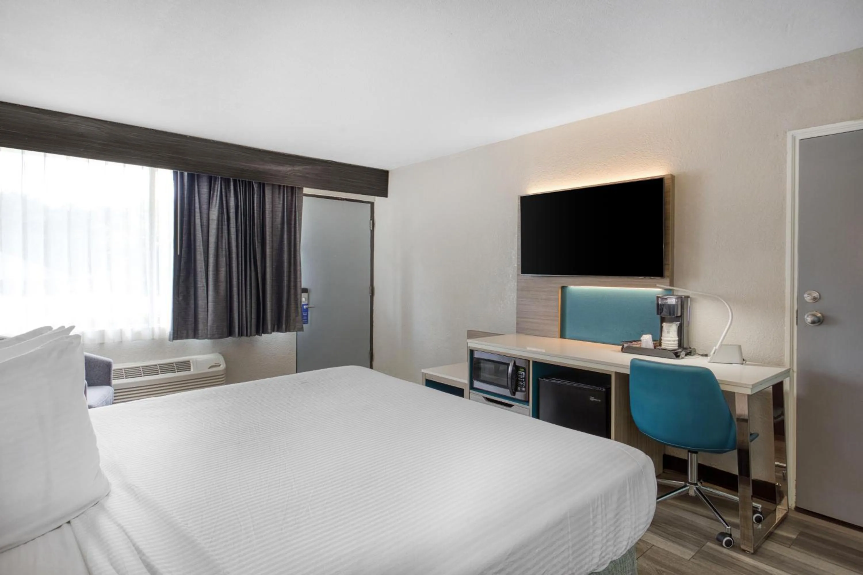 Executive King Room - Smoking in Best Western Executive Inn