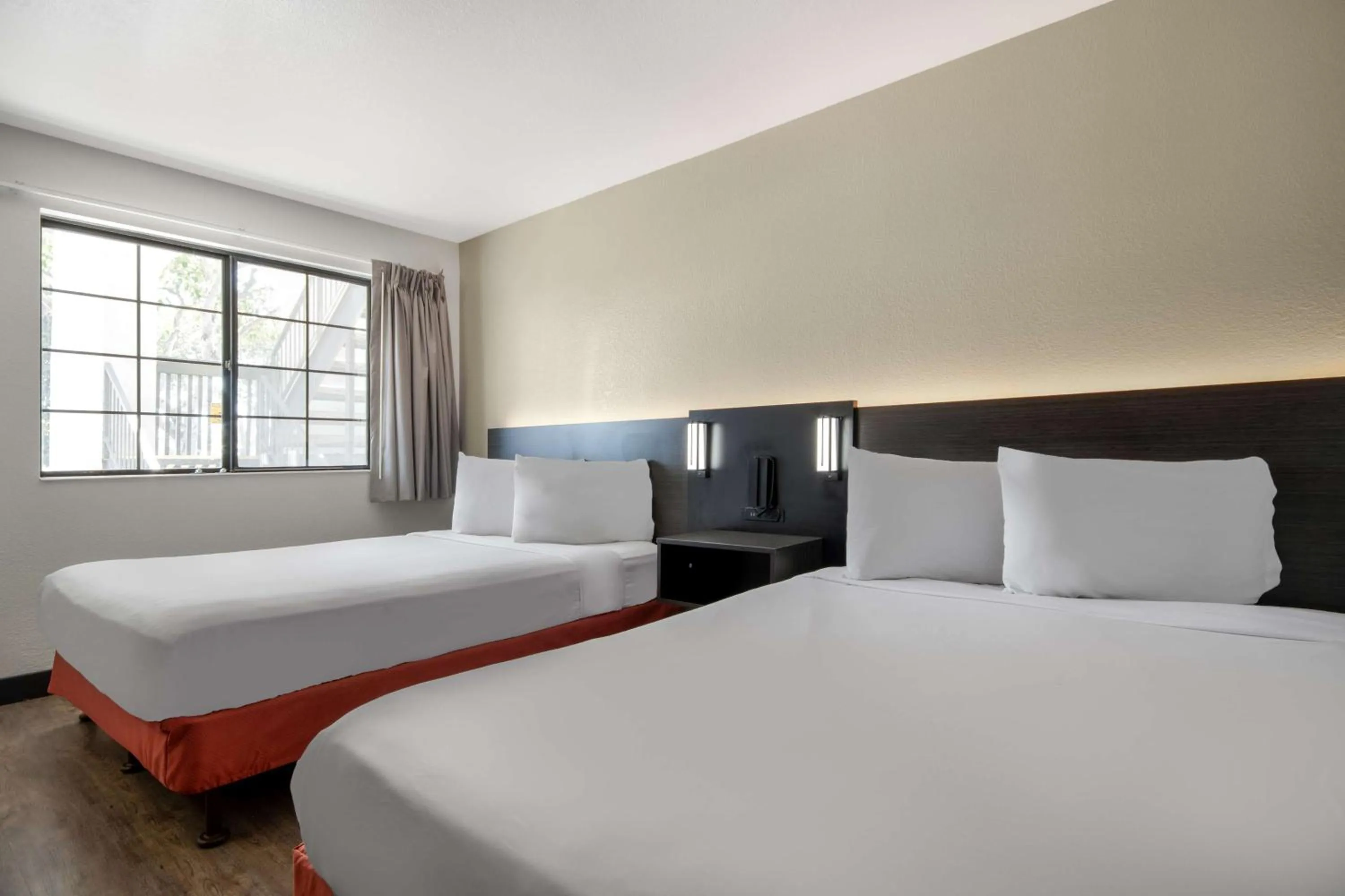 Deluxe Queen Room with Two Queen Beds - single occupancy in Motel 6-Lompoc, CA