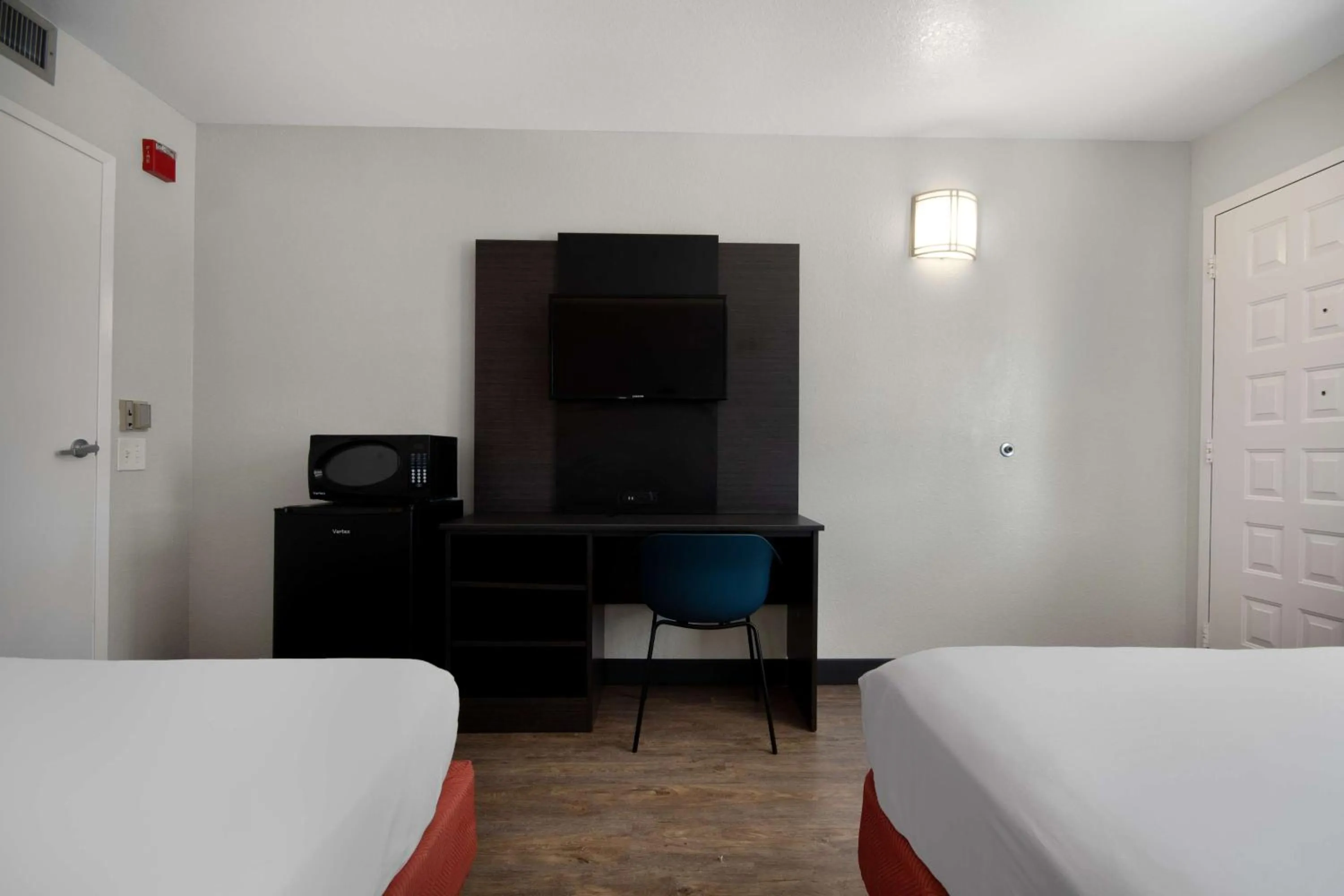 Queen Room with Two Queen Beds - single occupancy in Motel 6-Lompoc, CA